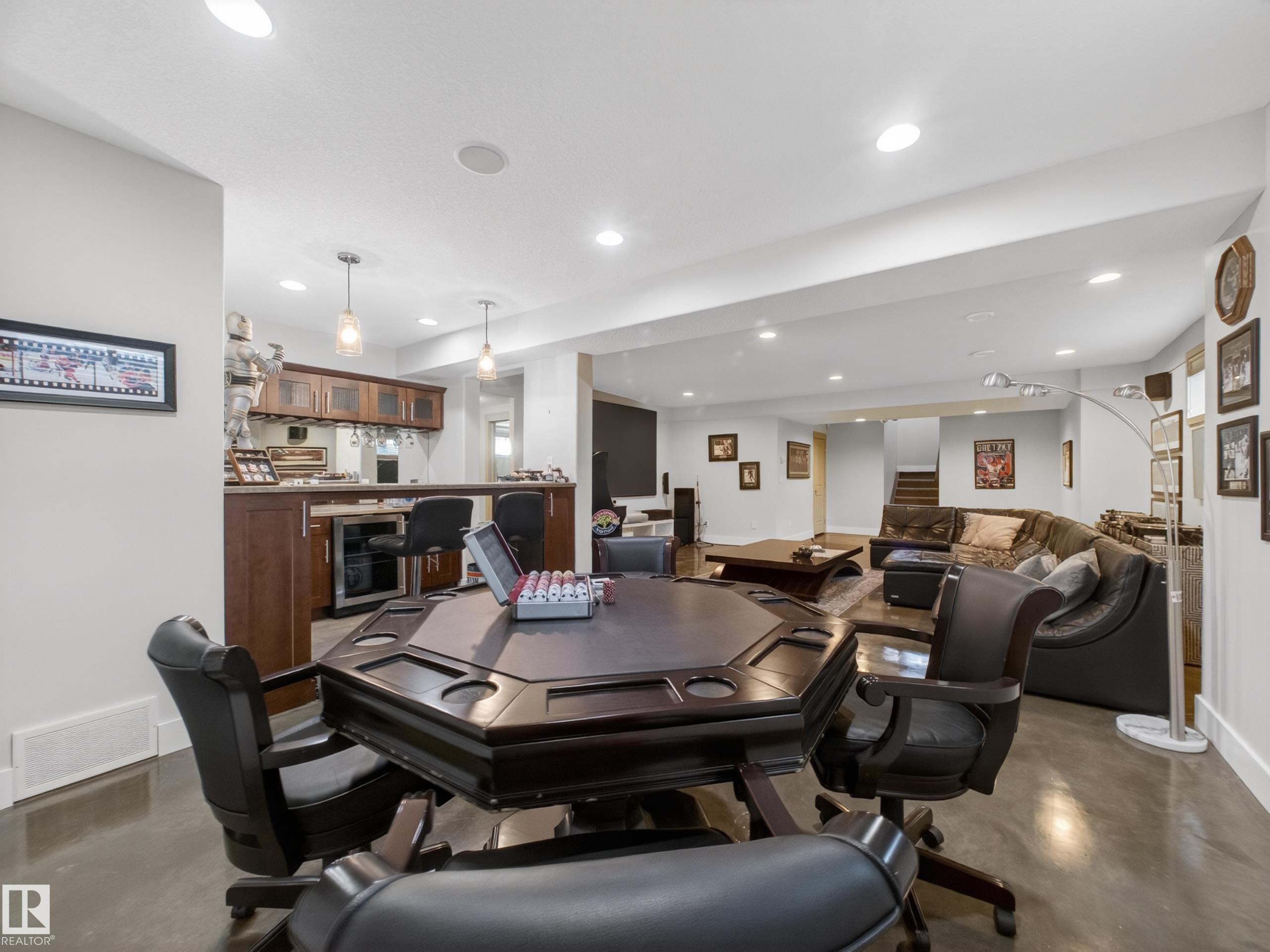 https://zimg.paragon.ice.com/ParagonImages/Property/PM/RAE/225399832/44/0/0/6a6bd922eb756582de0441faa9a450a5/1/c07cee6b6894d31eccc90ae2196876a2/225399832-8038bcf2-7ad9-4092-a284-dcd1ced5bb70.JPG