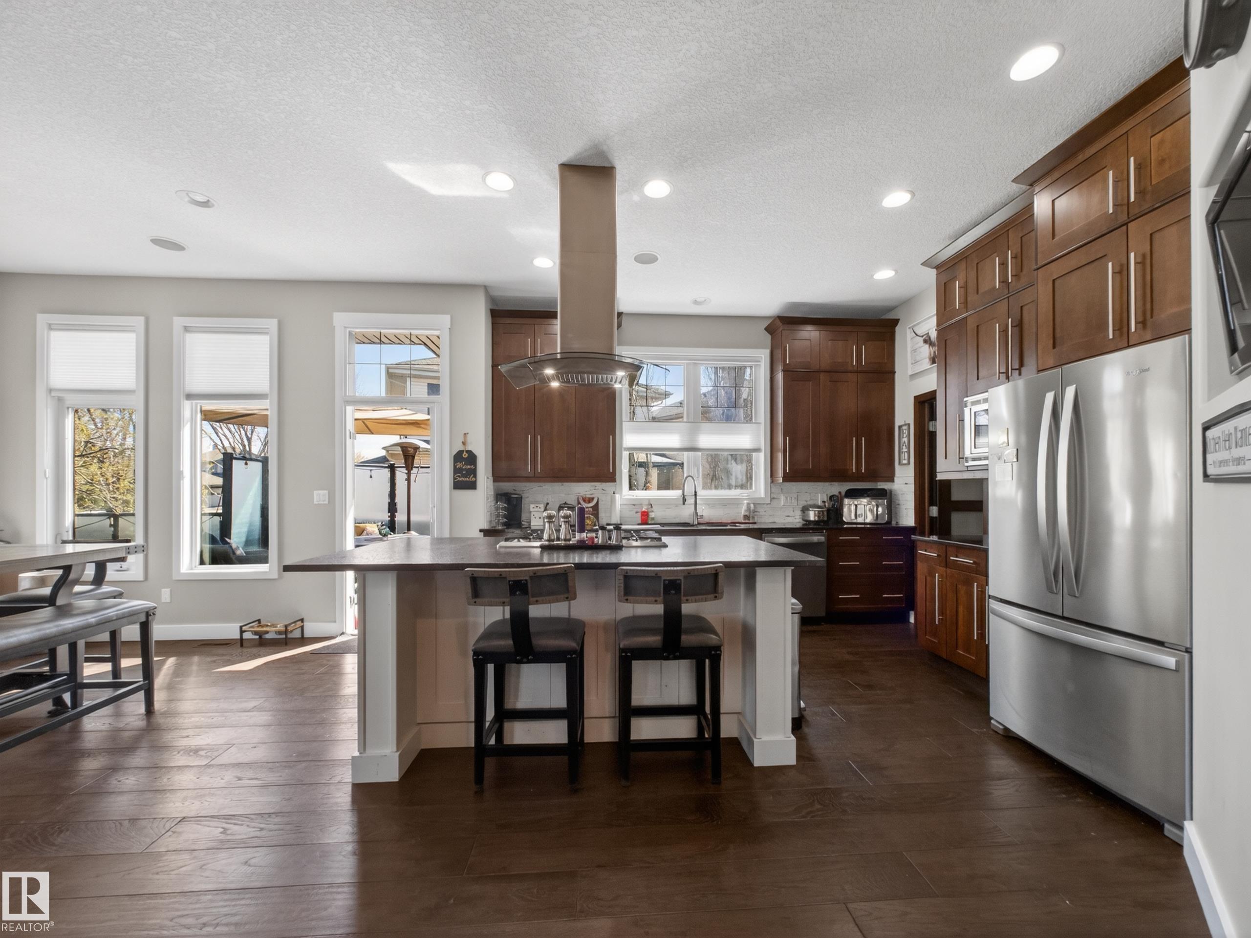 https://zimg.paragon.ice.com/ParagonImages/Property/PM/RAE/225399832/7/0/0/314c7d5aadbd21592d123966b540fd04/1/c07cee6b6894d31eccc90ae2196876a2/225399832-080cd113-07c3-4b55-87a5-6ccb7f781e05.JPG