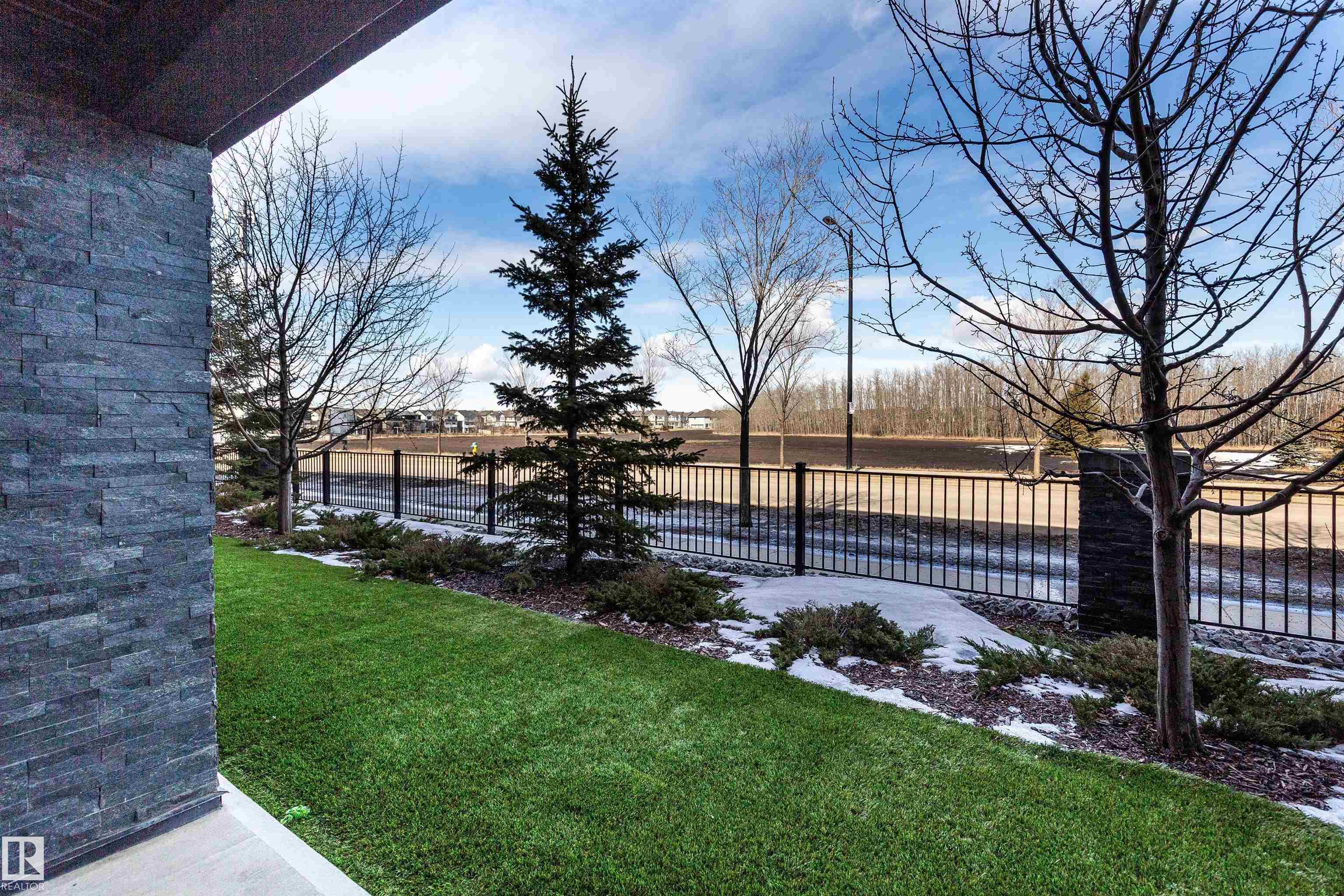 https://zimg.paragon.ice.com/ParagonImages/Property/PM/RAE/225399838/18/0/0/35ce8ac27250e0854c2d8b0bb8d56008/1/975844266d4f7958035cfc7f5e0b30bd/225399838-7361399F-5D84-487E-9054-2CE1DE6EAB42.JPG