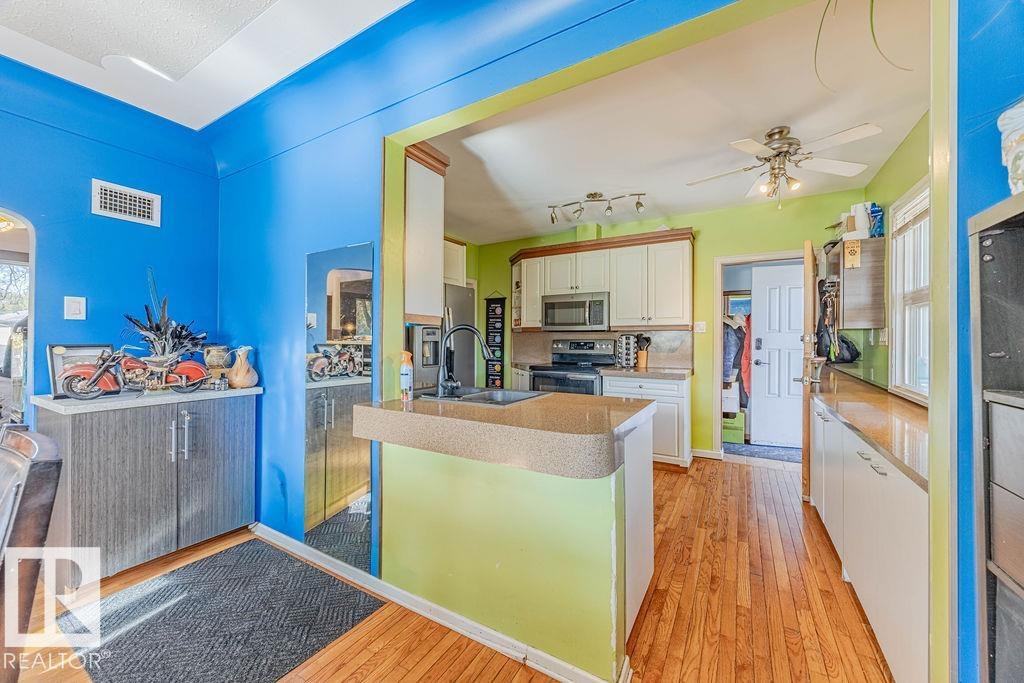 Photo 11 at 12339 89 Street NW, Delton, Edmonton