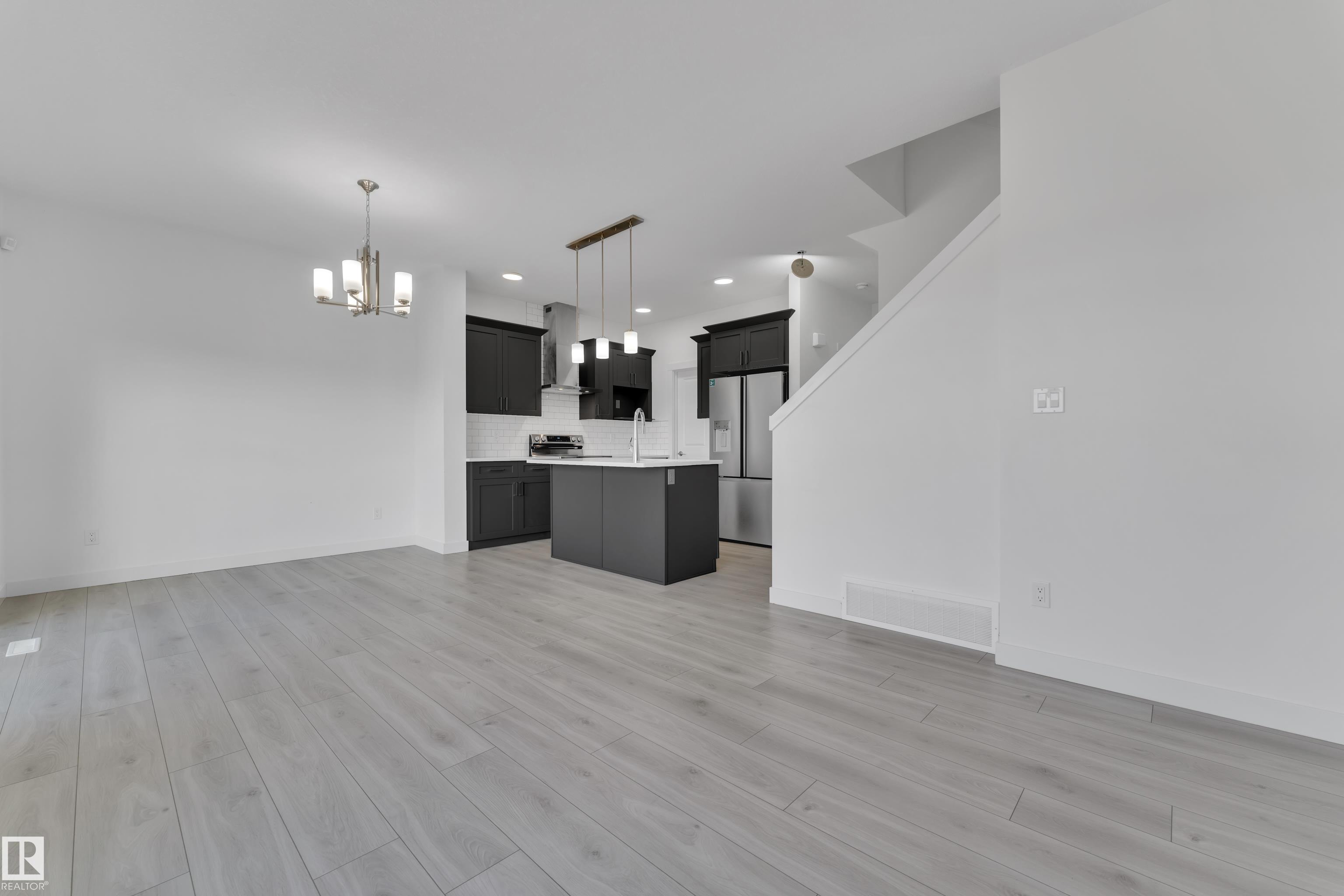 https://zimg.paragon.ice.com/ParagonImages/Property/PM/RAE/225399846/14/0/0/0b9ada9f6af3791e76ce62687a2179b0/1/8410a546aab81631492b66433613df35/225399846-00298e25-46ab-48f2-849d-c0f899c82e54.JPG