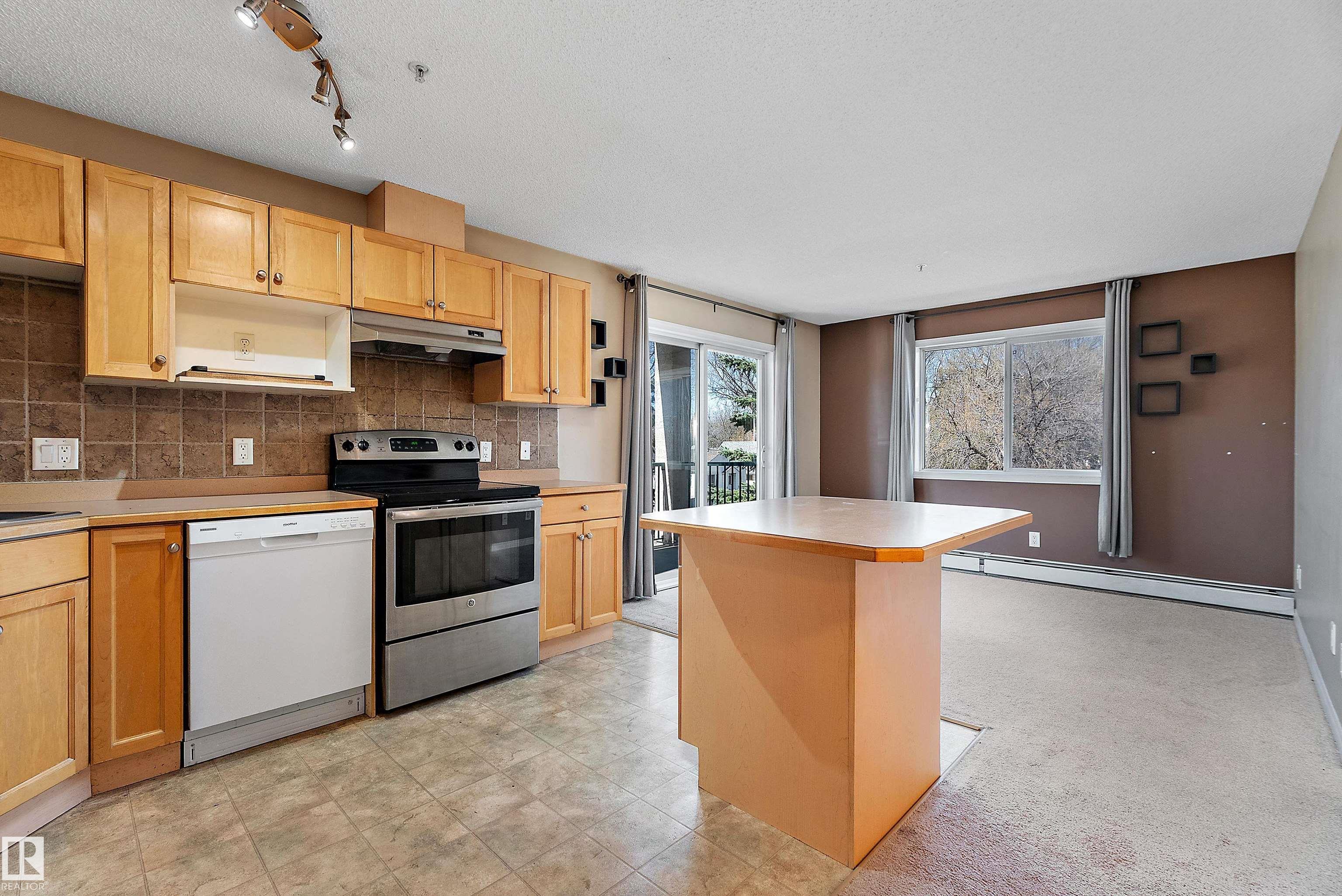 https://zimg.paragon.ice.com/ParagonImages/Property/PM/RAE/225399856/13/0/0/f43772990c21b1400a49c8445661a0ac/1/10df361ea80a07db8e5f4e4711e1b10d/225399856-5cd5ba96-674f-4a91-bcce-61ee523c1a46.JPG