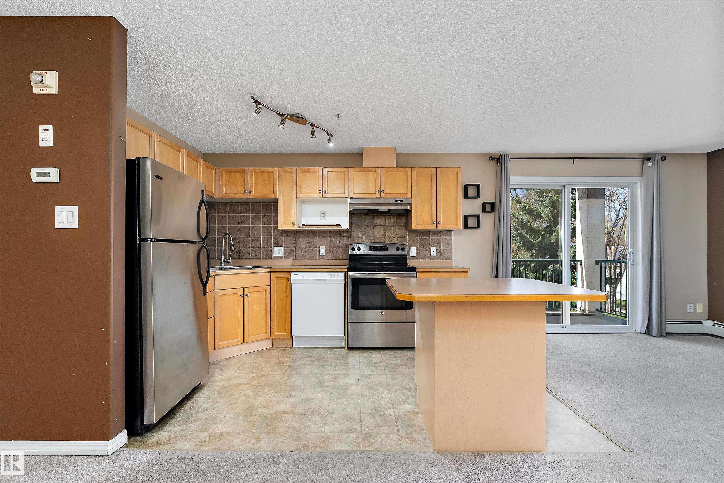 https://zimg.paragon.ice.com/ParagonImages/Property/PM/RAE/225399856/14/0/0/a7ce9761a0d0b0031586cd4a25b156a8/1/10df361ea80a07db8e5f4e4711e1b10d/225399856-28ed4076-fac2-45fa-8123-065f938fda96.JPG