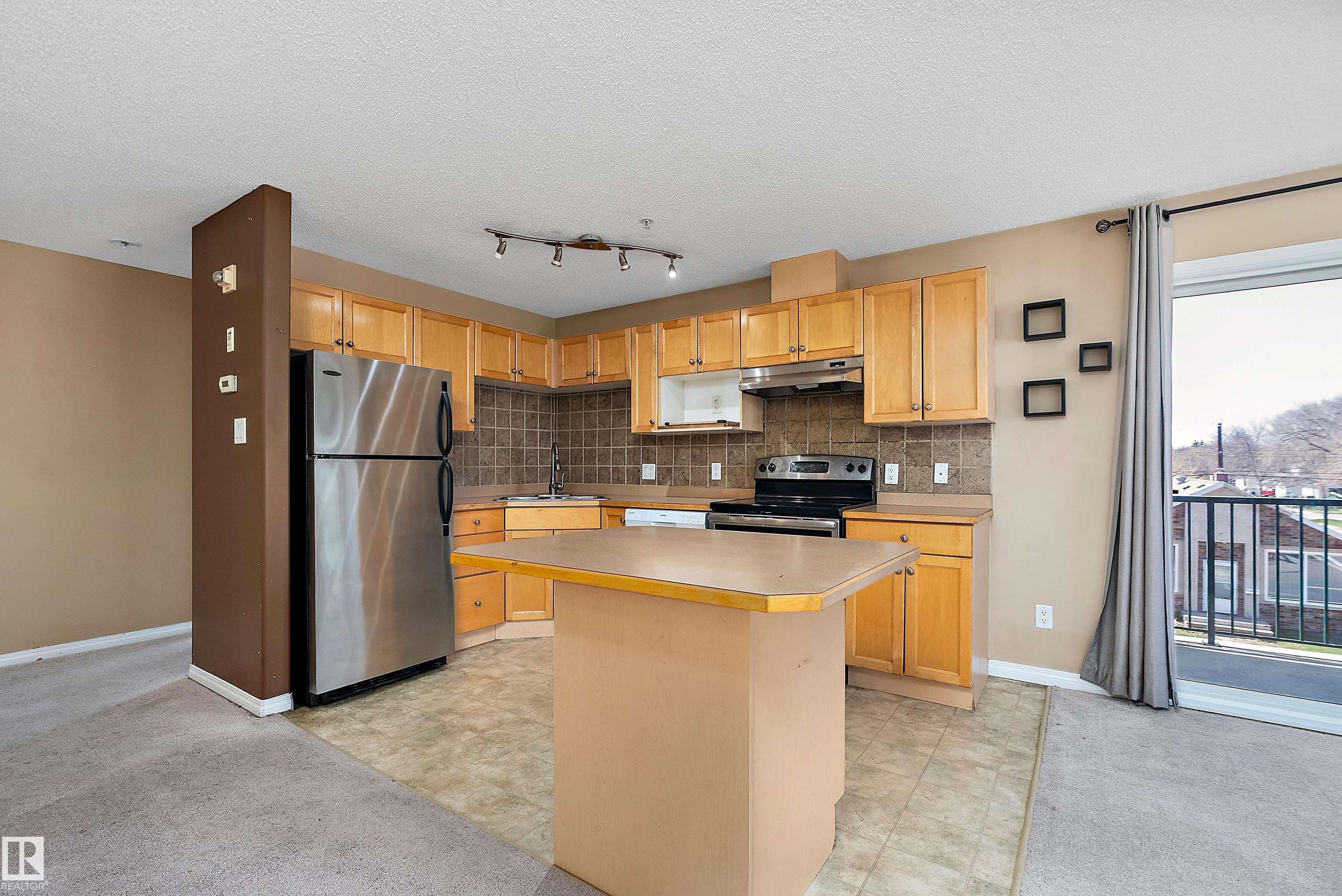 https://zimg.paragon.ice.com/ParagonImages/Property/PM/RAE/225399856/15/0/0/9bfe7e0f2c8beeacaf1d65804b5d51f0/1/10df361ea80a07db8e5f4e4711e1b10d/225399856-30ac09ef-f904-4b81-9d16-c746f0d0e1c6.JPG