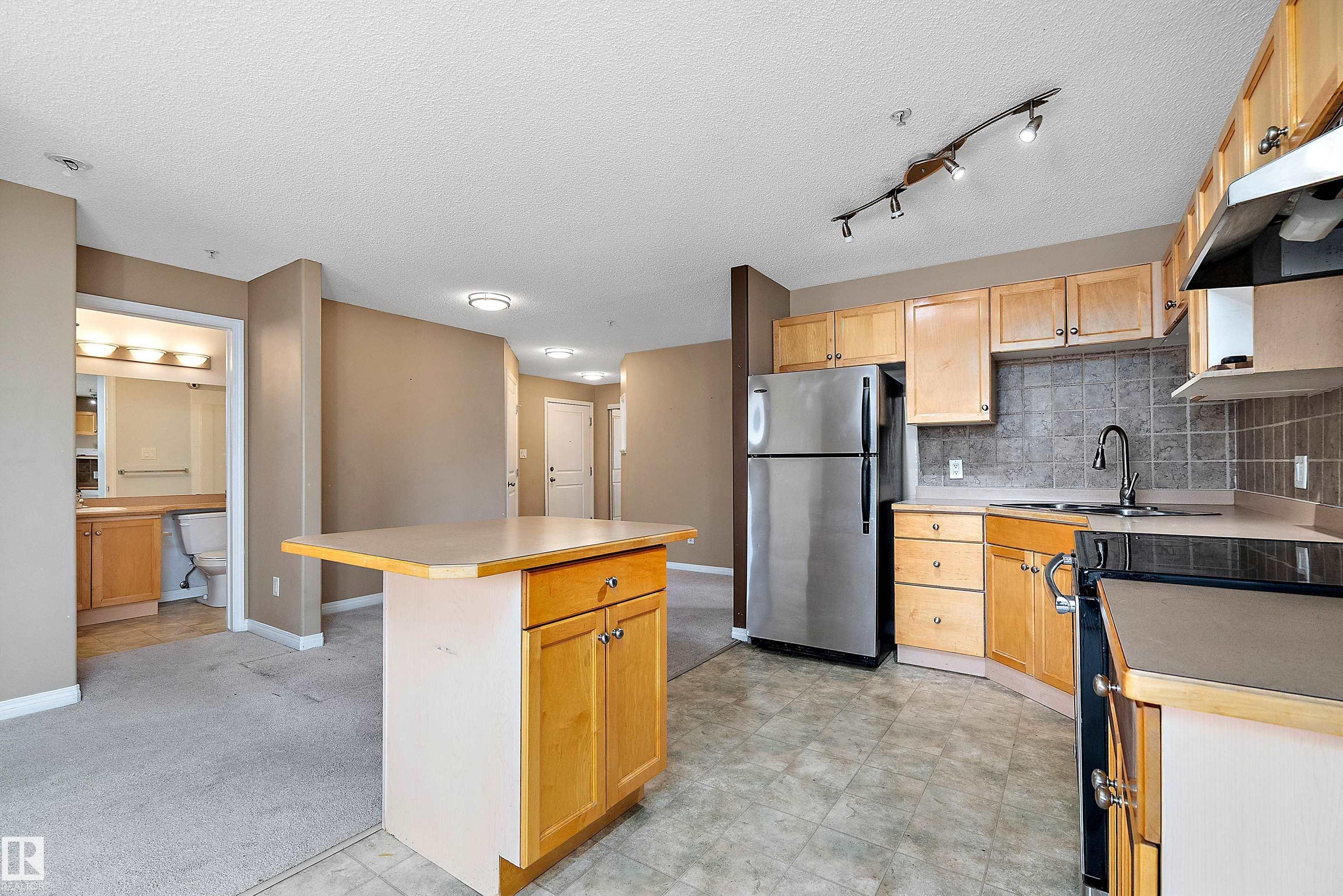 https://zimg.paragon.ice.com/ParagonImages/Property/PM/RAE/225399856/17/0/0/cfb9a8a749f588223697c73c5896ef64/1/10df361ea80a07db8e5f4e4711e1b10d/225399856-5226da18-ddbd-4e11-a7d5-41d146158708.JPG
