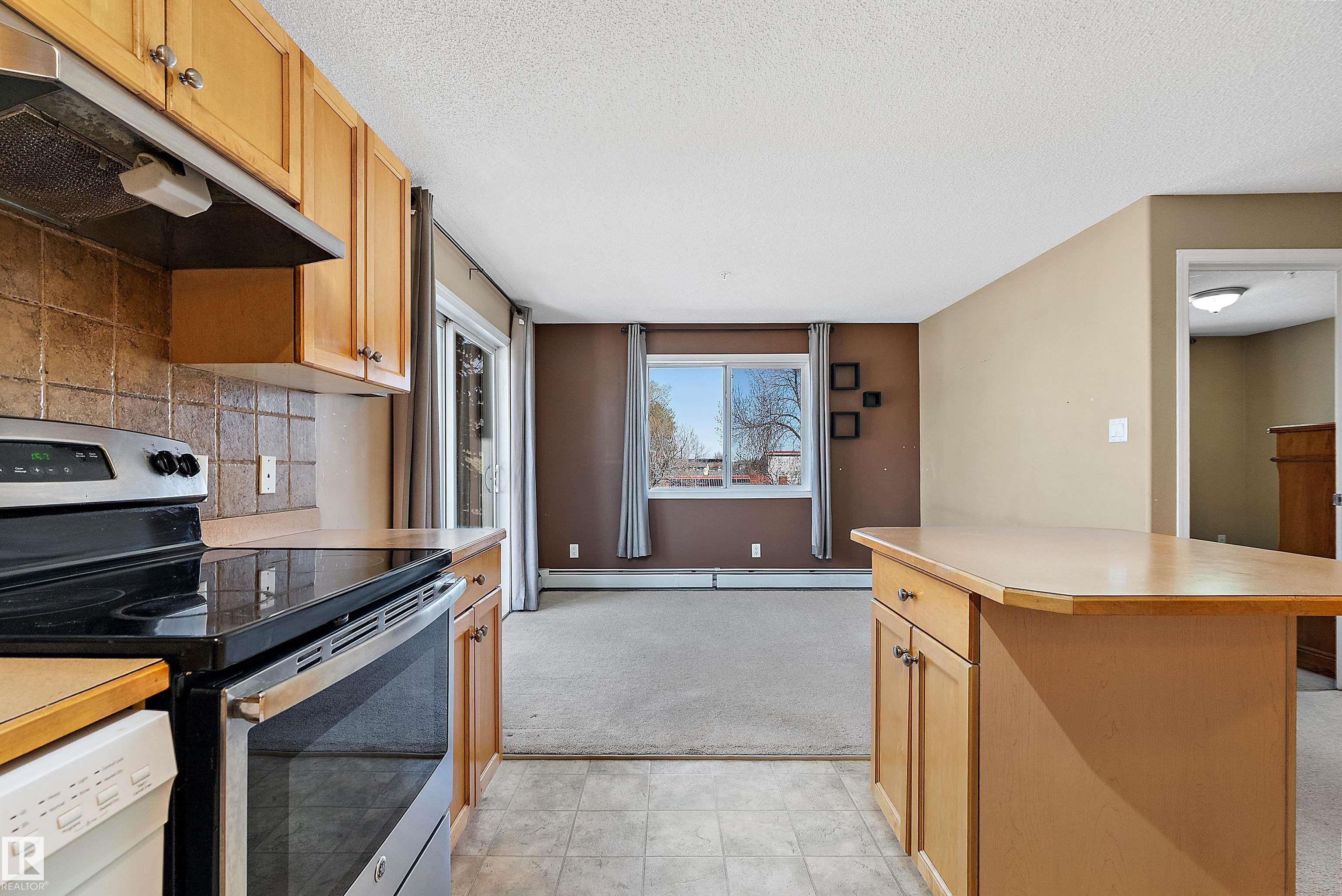 https://zimg.paragon.ice.com/ParagonImages/Property/PM/RAE/225399856/18/0/0/9d17ba7d8f4fefea5c531d34c50cdb2e/1/10df361ea80a07db8e5f4e4711e1b10d/225399856-37e1cc36-fd62-47bc-9ca7-0ed512c77a6b.JPG