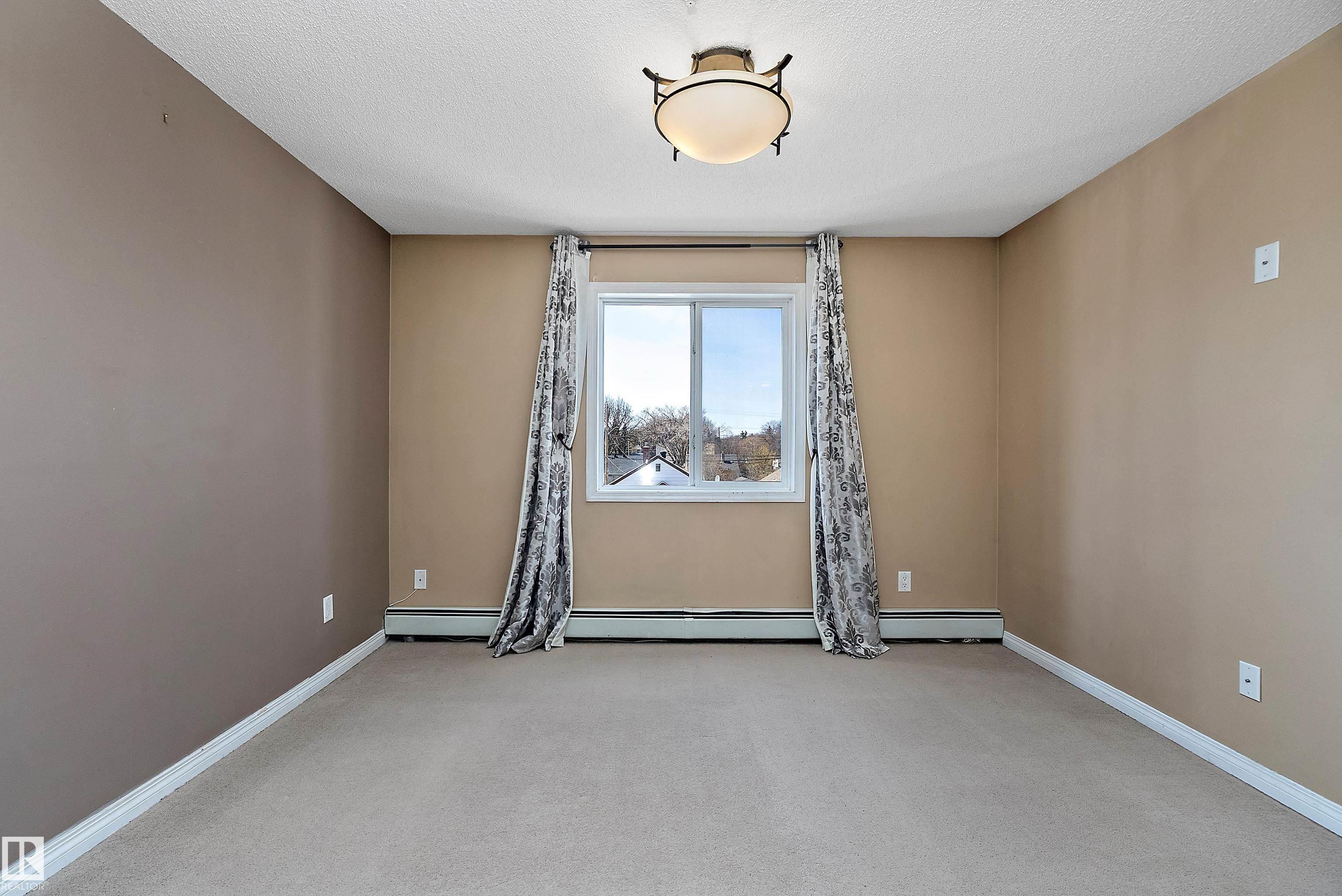 https://zimg.paragon.ice.com/ParagonImages/Property/PM/RAE/225399856/22/0/0/27feb440bfbc20731853f56a27f3b758/1/10df361ea80a07db8e5f4e4711e1b10d/225399856-6ffe503a-3b8d-4965-89e8-073111623016.JPG