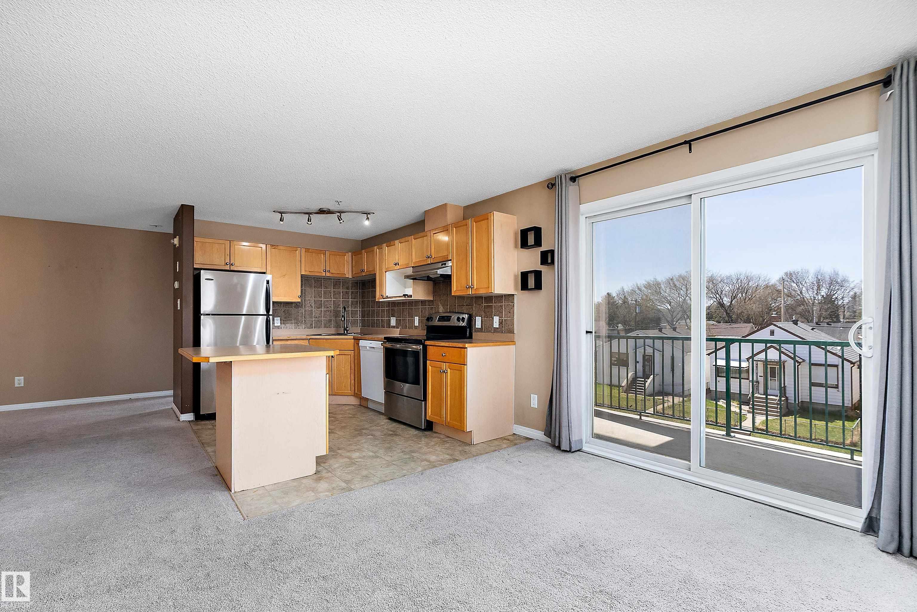 https://zimg.paragon.ice.com/ParagonImages/Property/PM/RAE/225399856/7/0/0/f0fcc475cc37be9ef750c45778a67a69/1/10df361ea80a07db8e5f4e4711e1b10d/225399856-dd9f60ba-404b-428e-a63b-f401f54af111.JPG