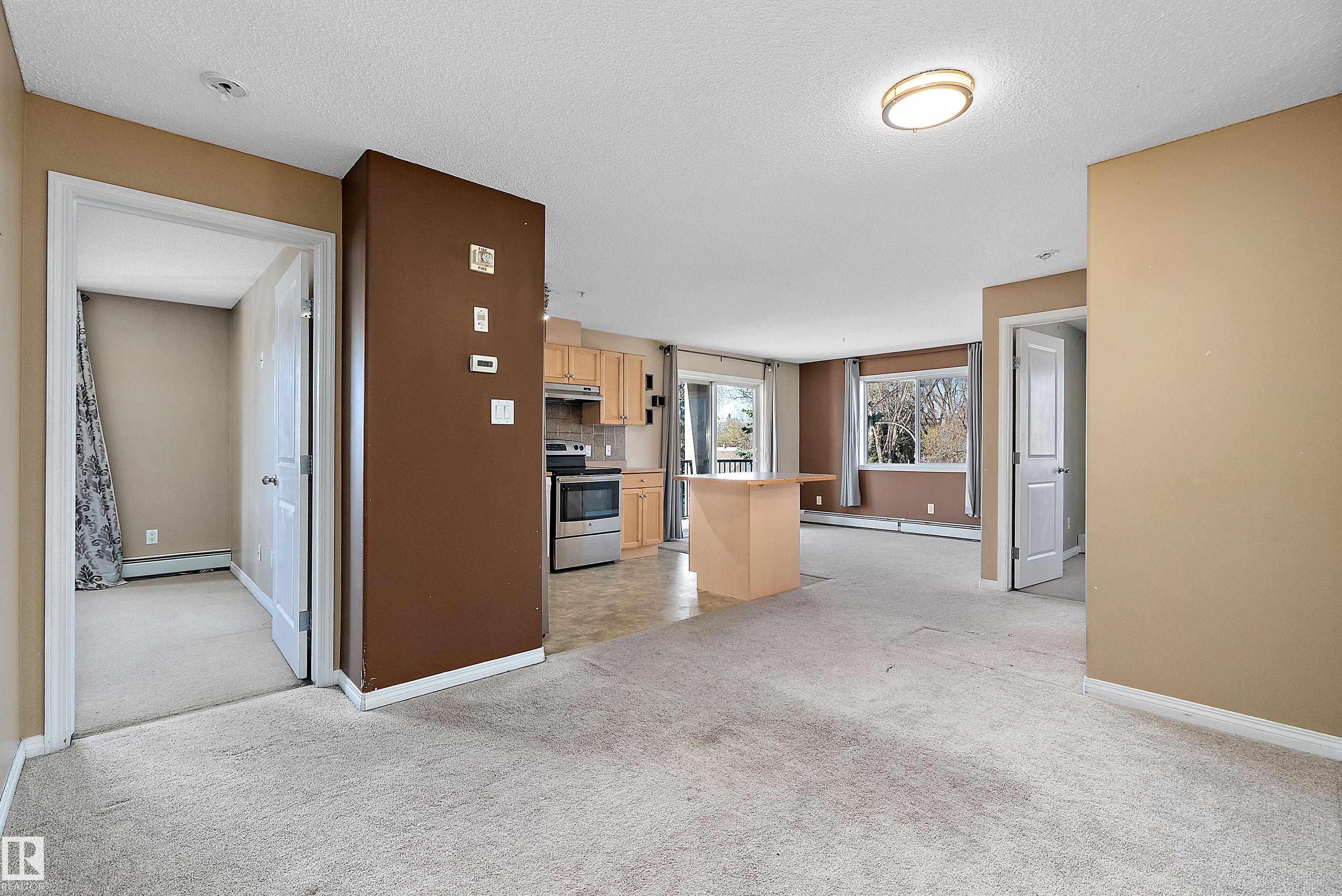 https://zimg.paragon.ice.com/ParagonImages/Property/PM/RAE/225399856/9/0/0/2a8aedaebc6ce3ef0164c05bbb893b23/1/10df361ea80a07db8e5f4e4711e1b10d/225399856-d79d3126-32fe-4447-8263-ed04f60a0492.JPG