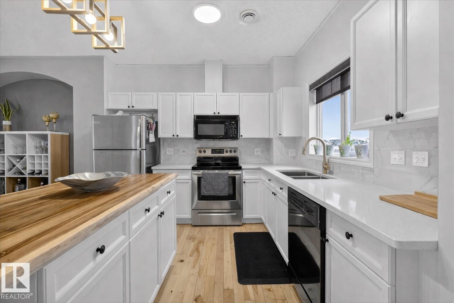 Photo 13 at 2 - 3010 33 Avenue NW, Silver Berry, Edmonton