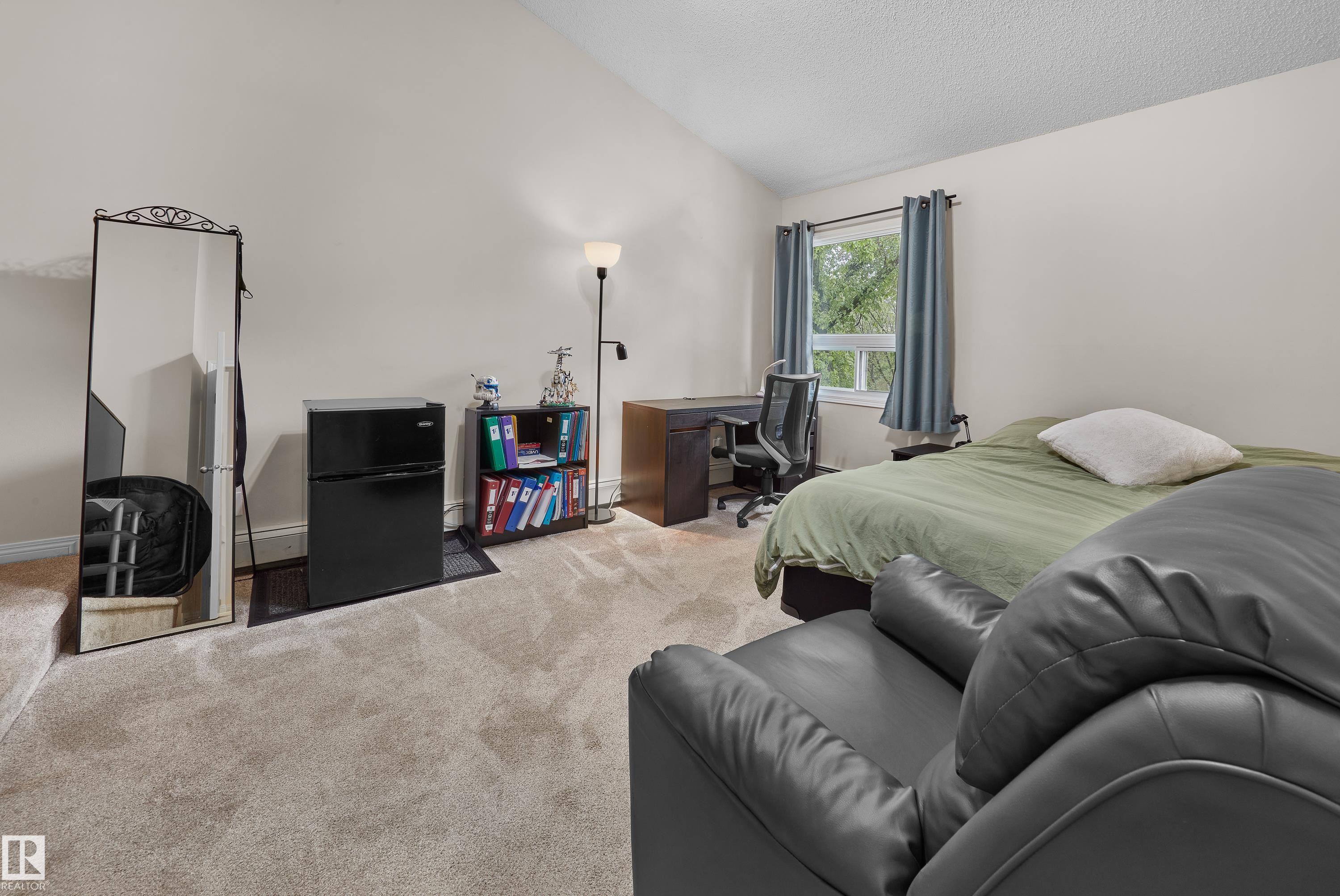 https://zimg.paragon.ice.com/ParagonImages/Property/PM/RAE/225399866/17/0/0/84101f0e1b4d05e775d833c8ec2fb249/1/237a2a4b4f6b7fa20efcb091cc852f0d/225399866-0c5fd362-cc9a-4389-8dd4-5a1dfd476a6d.JPG