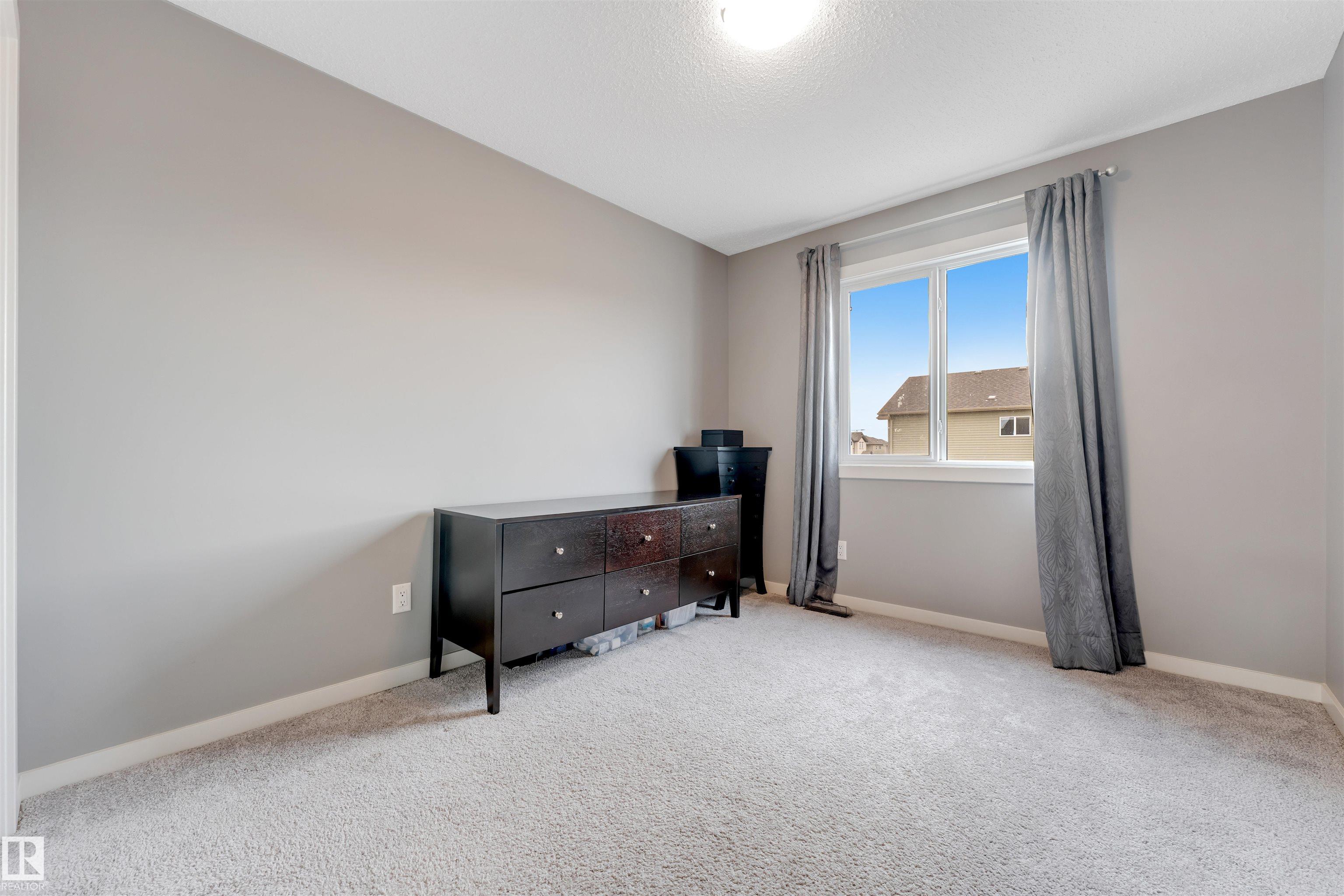 https://zimg.paragon.ice.com/ParagonImages/Property/PM/RAE/225399868/31/0/0/671eae089760137c7ffd03b9f92d4ca8/1/046b2a863179cdc7e607e3690e923a53/225399868-766f806b-9dca-457a-8840-7f8b20d664ca.JPG