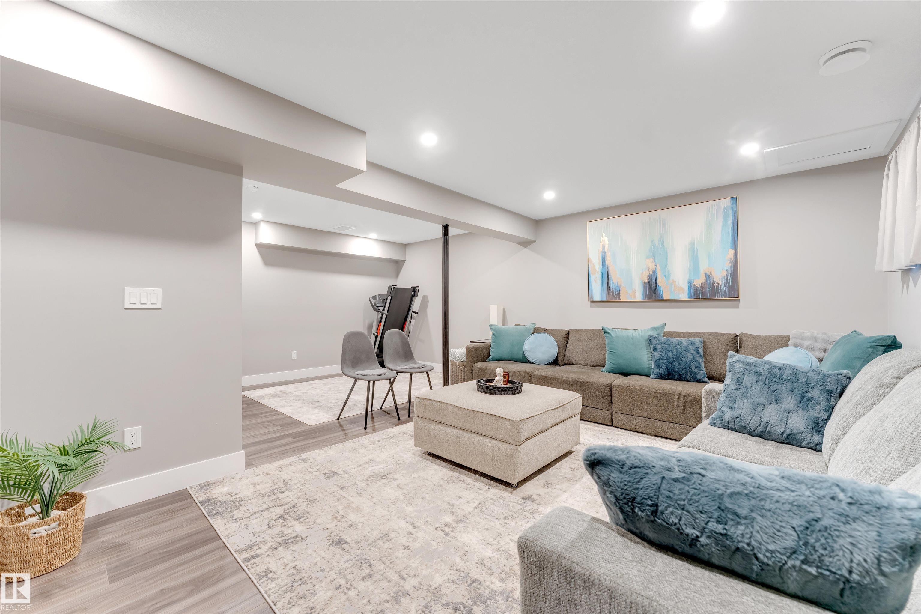 https://zimg.paragon.ice.com/ParagonImages/Property/PM/RAE/225399868/45/0/0/0667da7add3c2efa8a7ae83937c536d0/1/046b2a863179cdc7e607e3690e923a53/225399868-23b41504-7d3f-4abc-80f2-b31edf6bd9b6.JPG