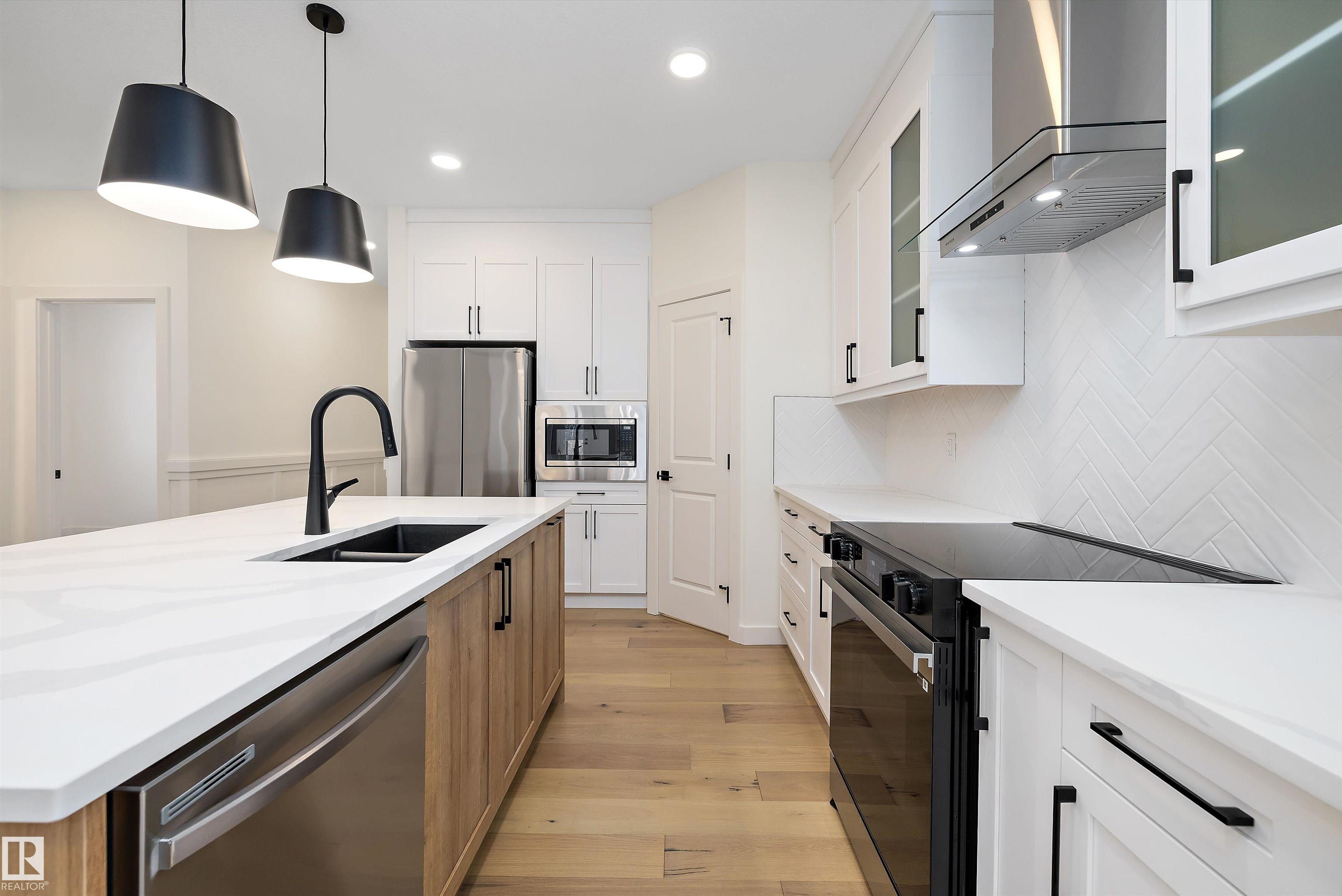 https://zimg.paragon.ice.com/ParagonImages/Property/PM/RAE/225399877/13/0/0/87e82d74b66c89529a7cb8a48ae07f12/1/0dd23934d3d92684d49270c1c06a895f/225399877-032d7b3e-4e1f-4a47-8252-d98793c676f2.JPG
