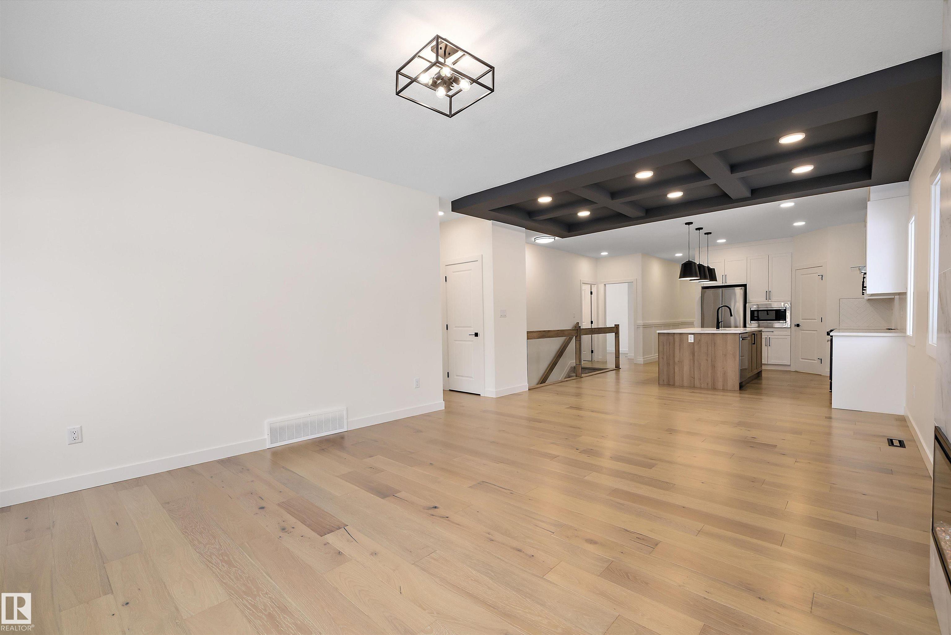 https://zimg.paragon.ice.com/ParagonImages/Property/PM/RAE/225399877/21/0/0/94ef60d155944d41622aed92302af968/1/0dd23934d3d92684d49270c1c06a895f/225399877-b9d22110-2c92-4ded-89d4-aa24e49792ab.JPG