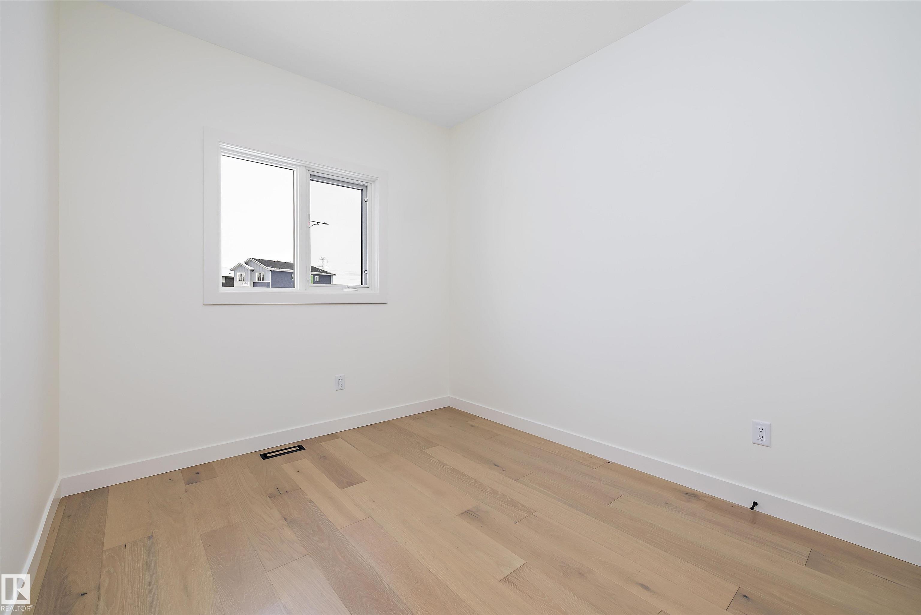 https://zimg.paragon.ice.com/ParagonImages/Property/PM/RAE/225399877/33/0/0/8937472366a0e2c2e83164ca208318da/1/0dd23934d3d92684d49270c1c06a895f/225399877-fe07b985-3bbe-4405-b34b-3ce17a2e4640.JPG