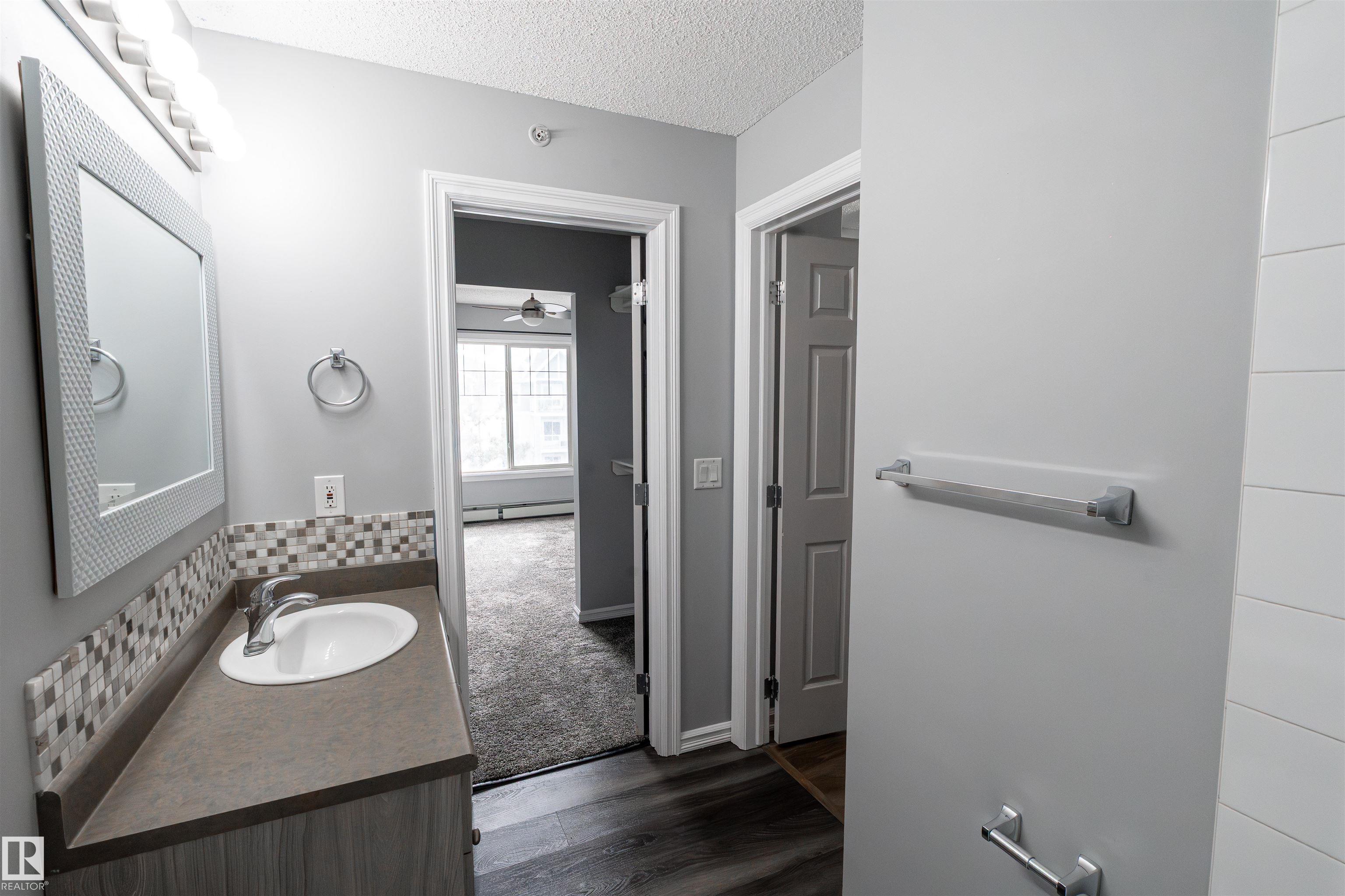Photo 11 at 4407 23 Street NW, Larkspur, Edmonton