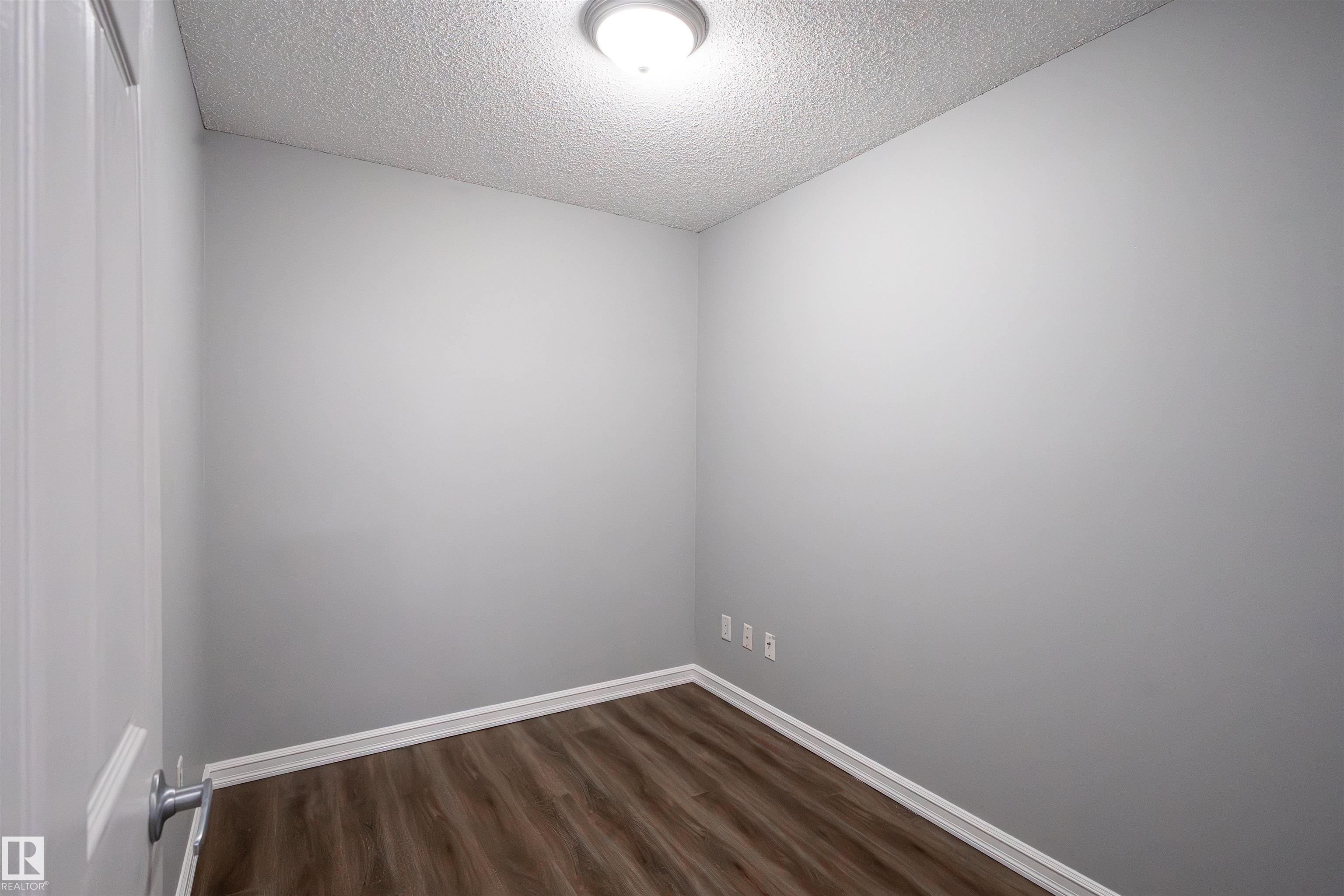 Photo 13 at 4407 23 Street NW, Larkspur, Edmonton