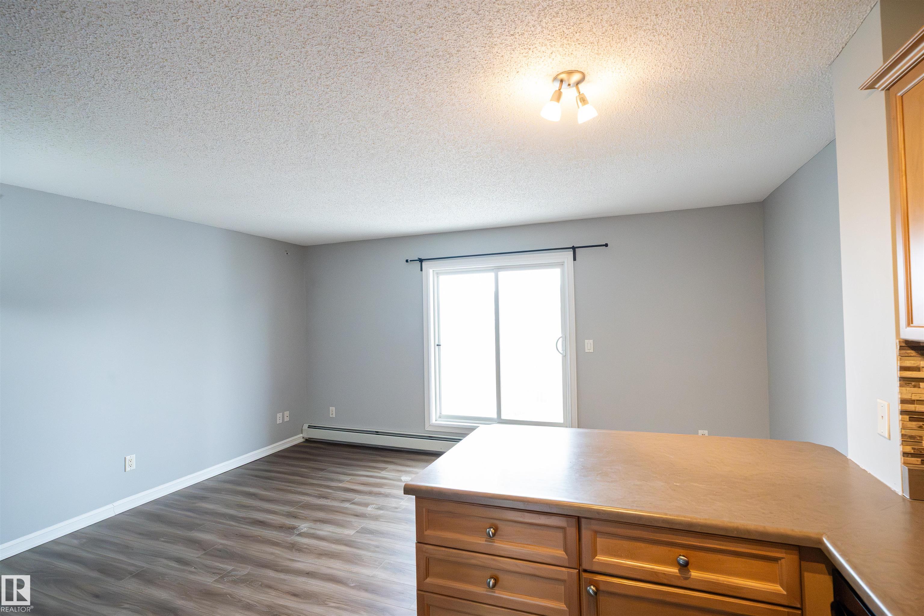 Photo 6 at 4407 23 Street NW, Larkspur, Edmonton