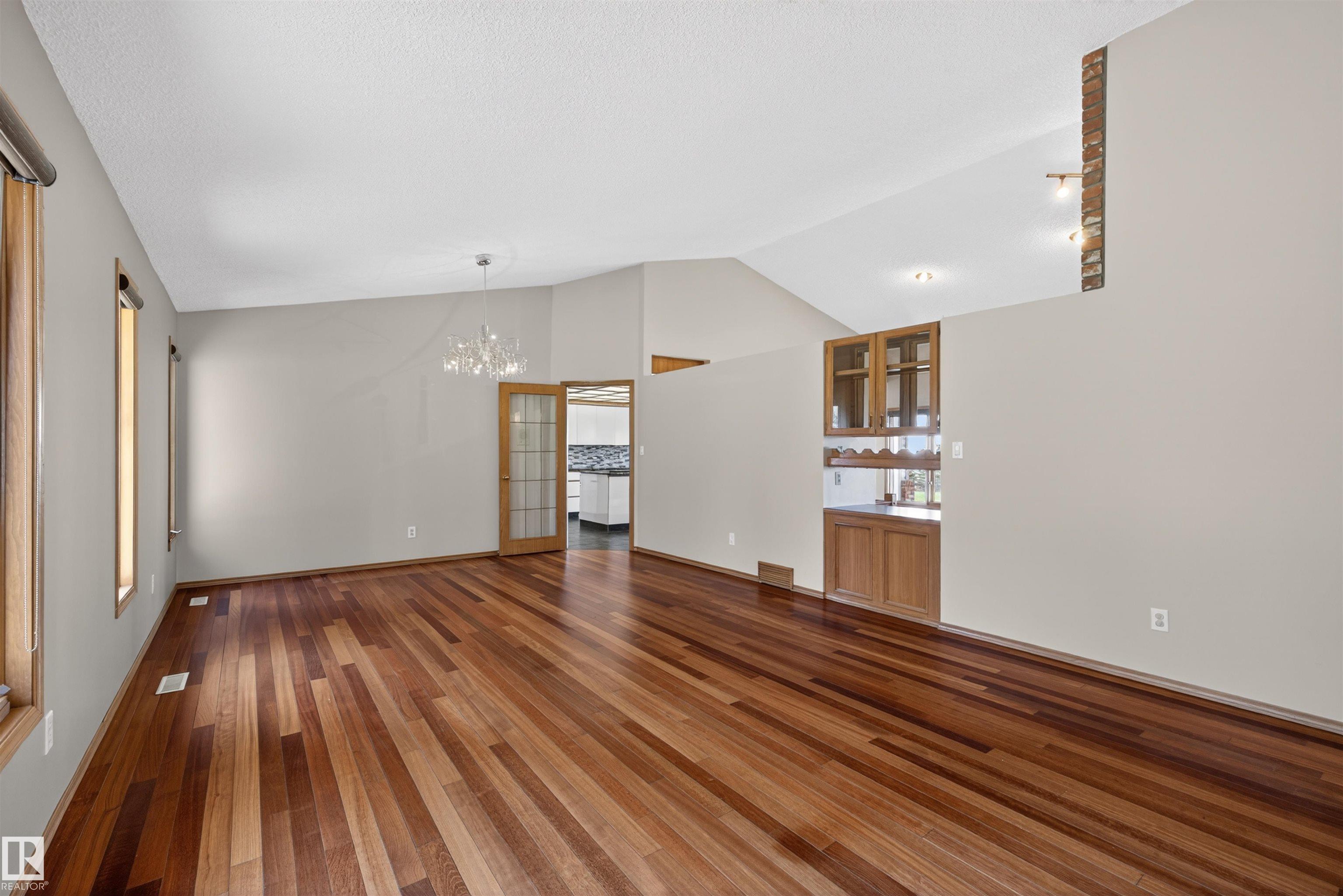 https://zimg.paragon.ice.com/ParagonImages/Property/PM/RAE/225399888/23/0/0/cd3245abba27583f4ab12ecdc3af3b6d/1/bde3e18108ae62db37bf161c3558717b/225399888-134ff6cf-bc4f-4fae-9391-4a3ab7e254ab.JPG
