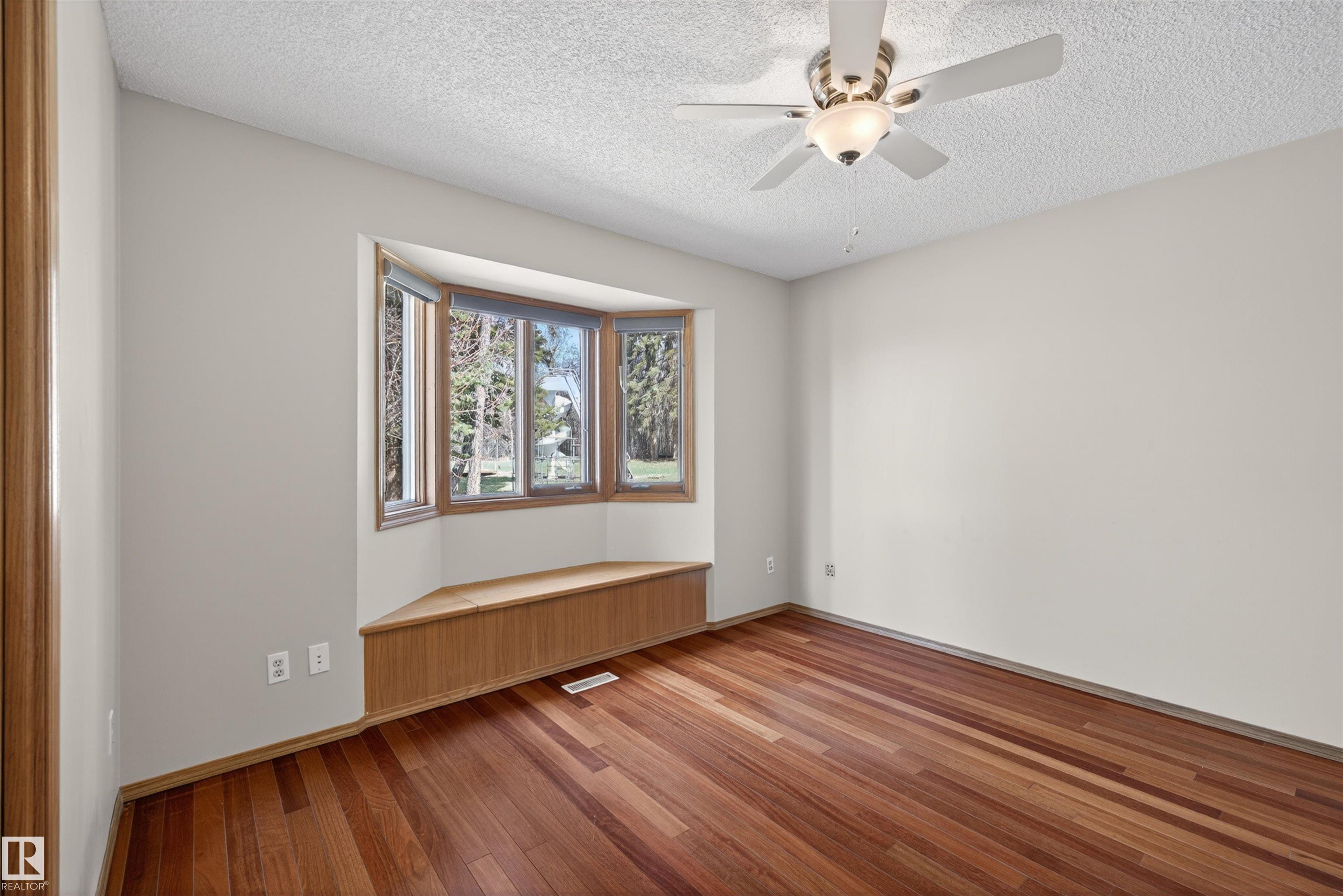 https://zimg.paragon.ice.com/ParagonImages/Property/PM/RAE/225399888/34/0/0/b469dd7ca17e5cd19c08774f31340dd0/1/bde3e18108ae62db37bf161c3558717b/225399888-5a17c2aa-faa3-4647-83a0-cd18a1add07c.JPG