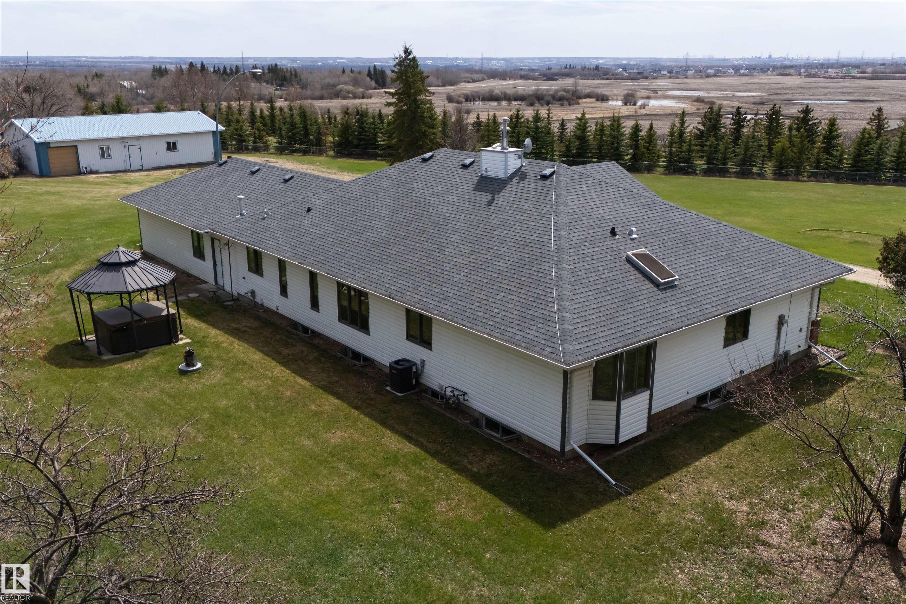 https://zimg.paragon.ice.com/ParagonImages/Property/PM/RAE/225399888/63/0/0/2a3d07d5a495eff3ec564a4221b37224/1/bde3e18108ae62db37bf161c3558717b/225399888-9cf233be-6e93-48ec-af68-71096f44ad9b.JPG