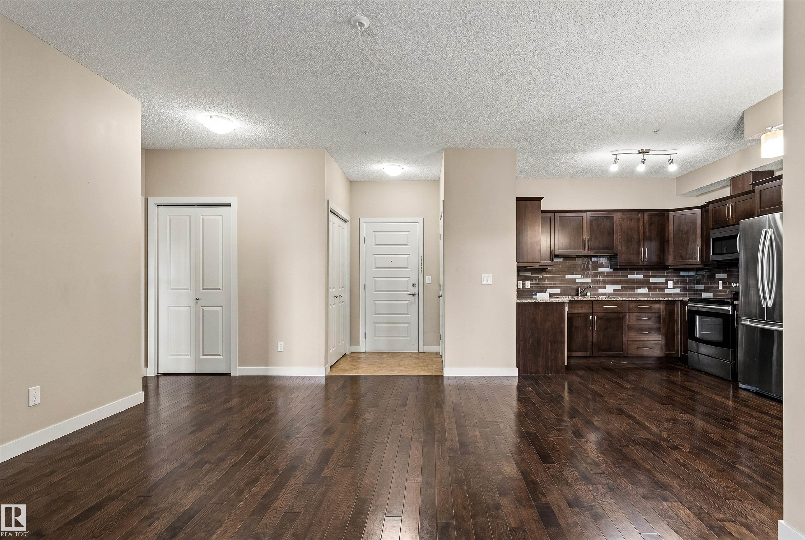 https://zimg.paragon.ice.com/ParagonImages/Property/PM/RAE/225399890/10/0/0/6b54e2dbc6778cb55695e104ce8e3be5/1/44a80cad072b9c2597bd46aa874ef93e/225399890-ee80a18b-0c70-4d80-9ad1-934ef2a96e5b.JPG