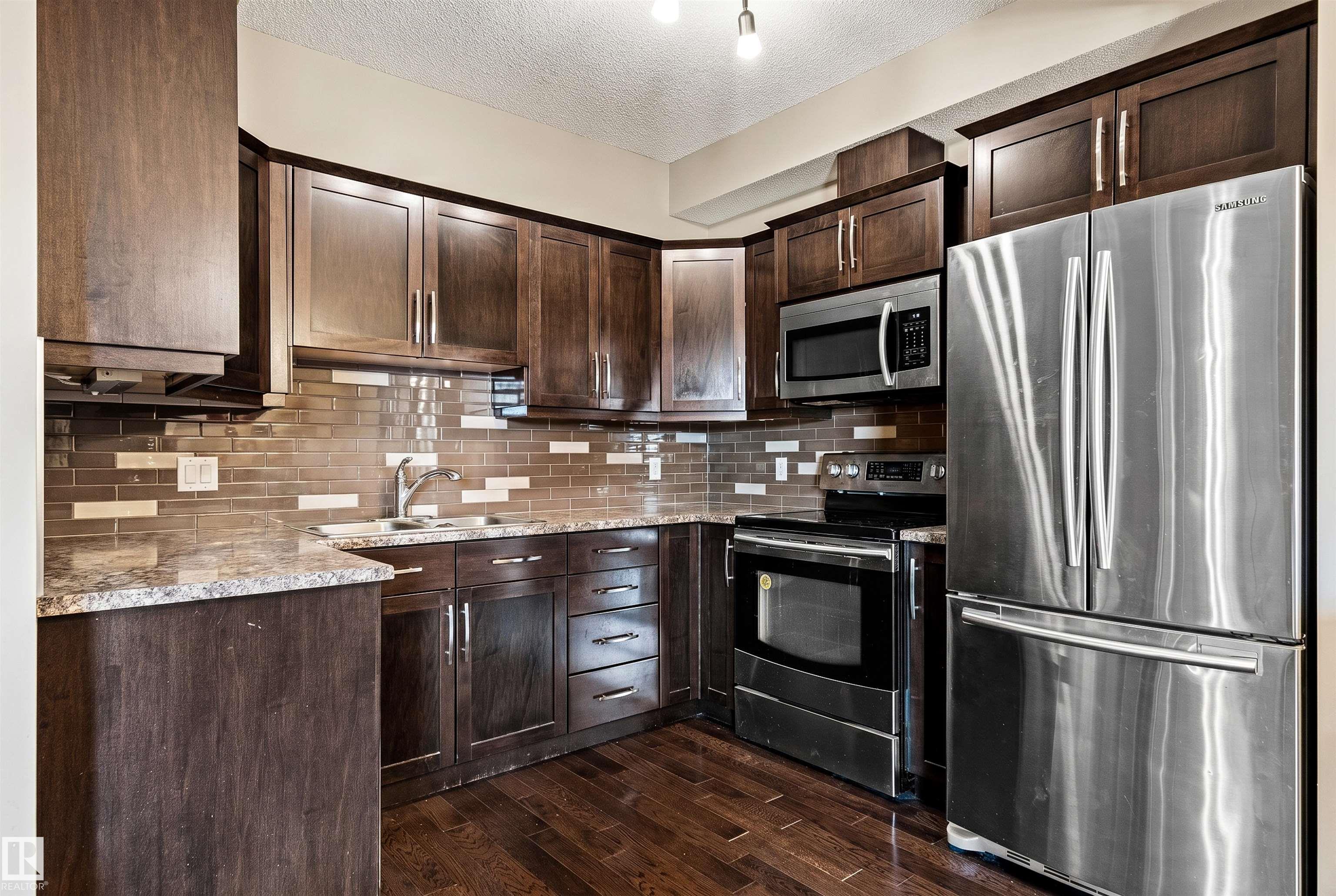 https://zimg.paragon.ice.com/ParagonImages/Property/PM/RAE/225399890/6/0/0/55f07ab7aceb08a0bf99b264fded22d6/1/44a80cad072b9c2597bd46aa874ef93e/225399890-e76317d7-612d-49f7-83a7-0108ffe43d4d.JPG