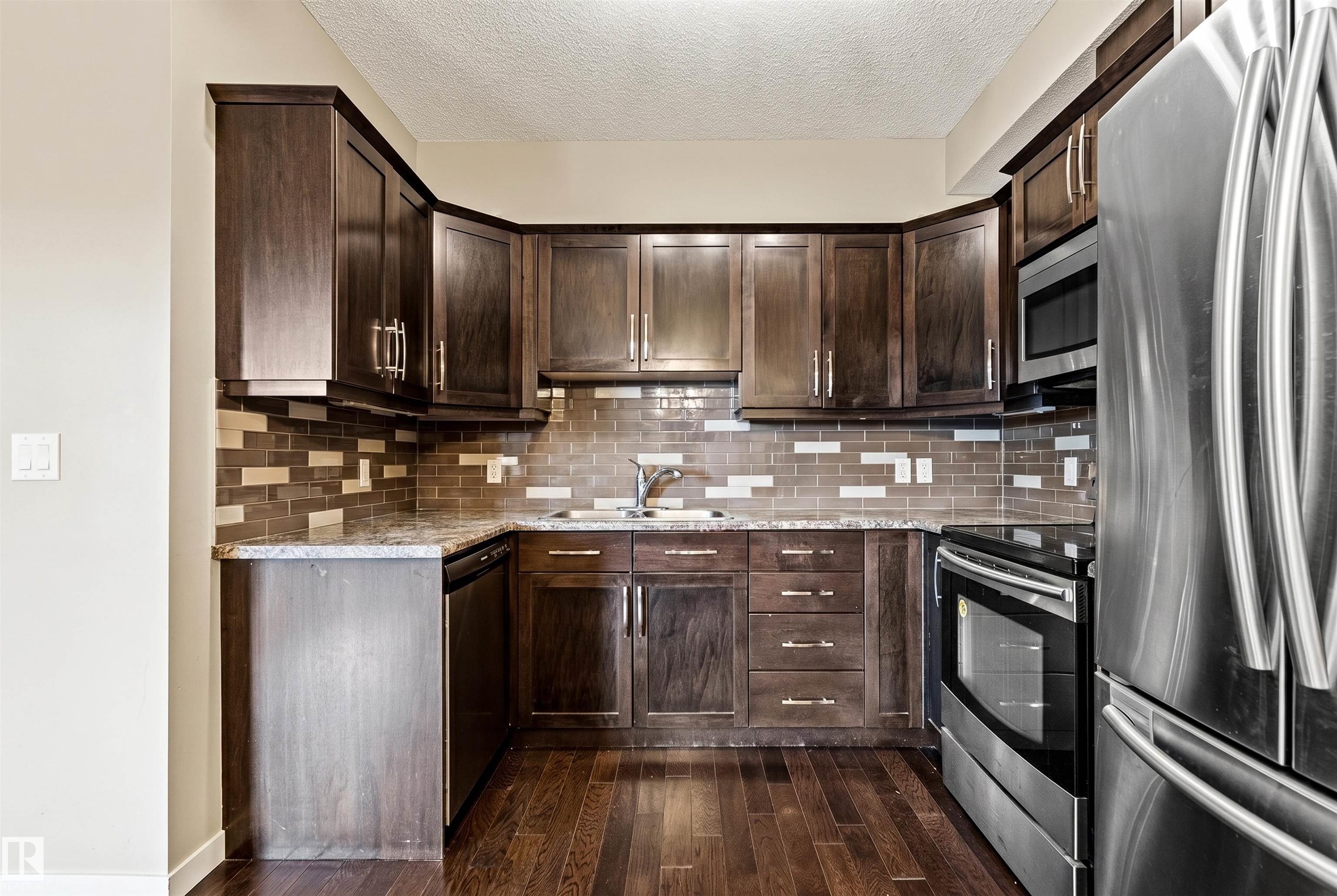 https://zimg.paragon.ice.com/ParagonImages/Property/PM/RAE/225399890/9/0/0/5c43da68118b9e62433eb0825b287f52/1/44a80cad072b9c2597bd46aa874ef93e/225399890-c469ff66-89b4-4d3a-a4b4-21fc00bdd1dd.JPG