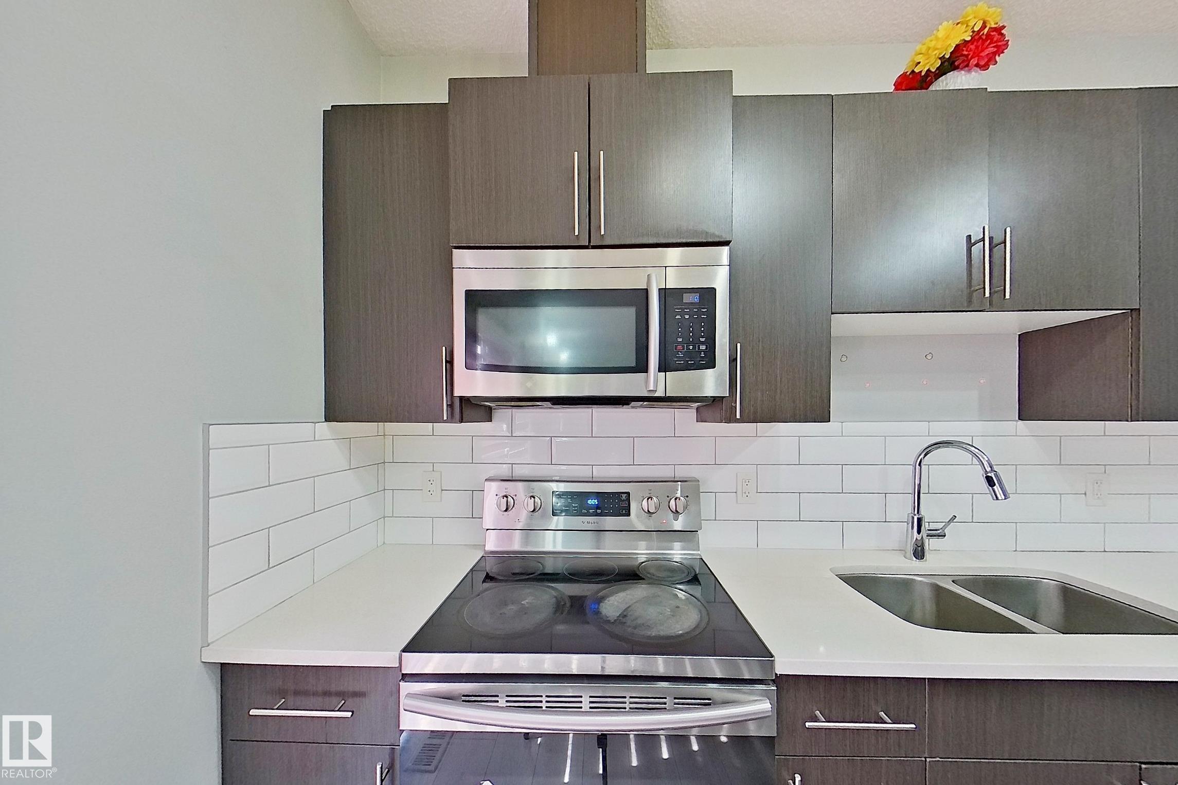 Photo 12 at 1221 27 Street NW, Laurel, Edmonton