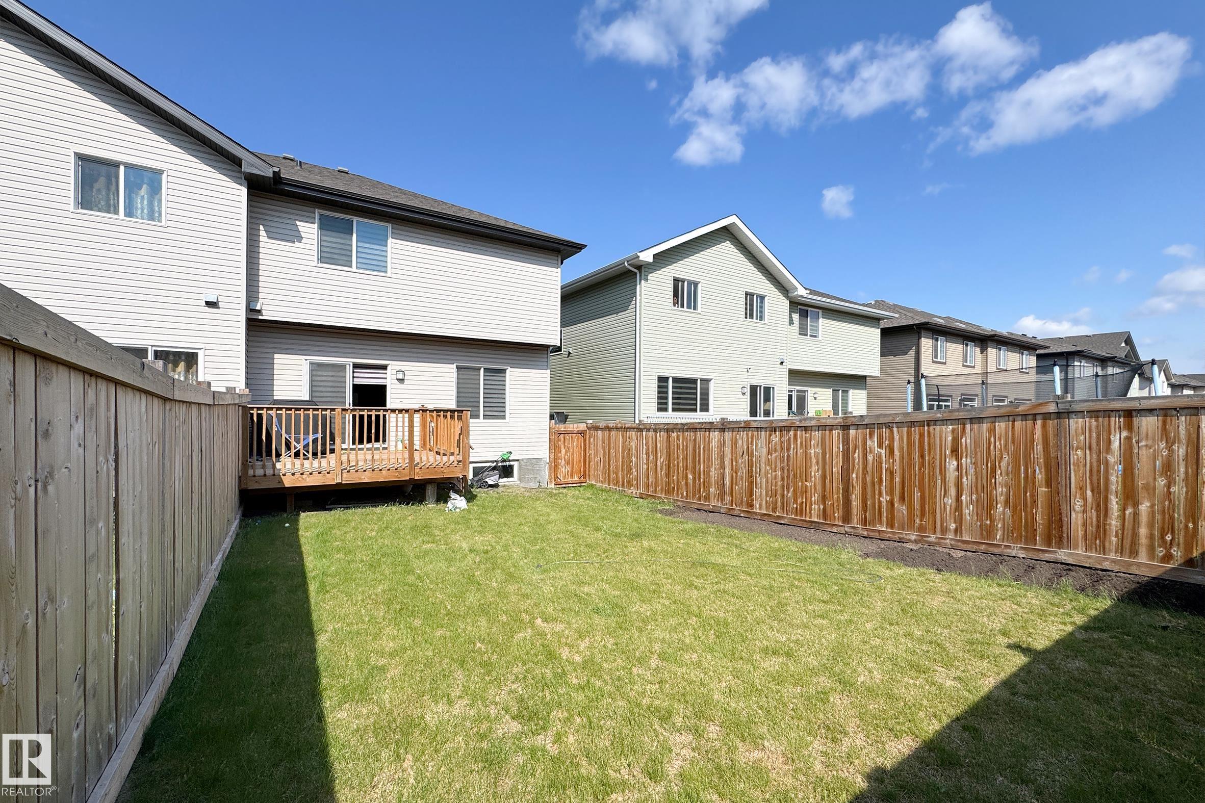 1221 27 Street NW, Laurel, Edmonton
