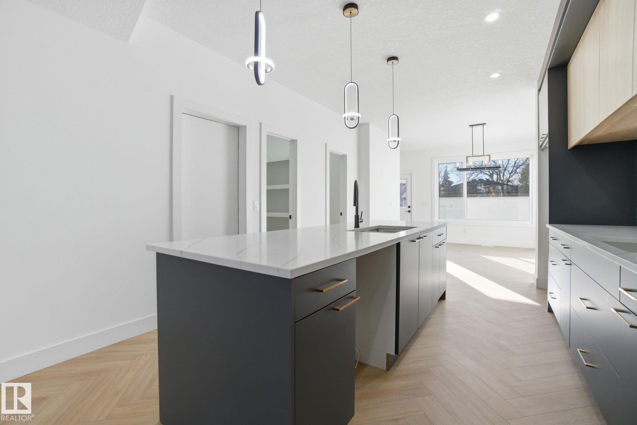 https://zimg.paragon.ice.com/ParagonImages/Property/PM/RAE/225399906/12/0/0/be8a220f1154453a1c23874c916fc60b/1/270c3996e944e4d3abeefa843abb8427/225399906-57D00C89-8EFB-49CC-BC57-9661CAB2BD11.JPG