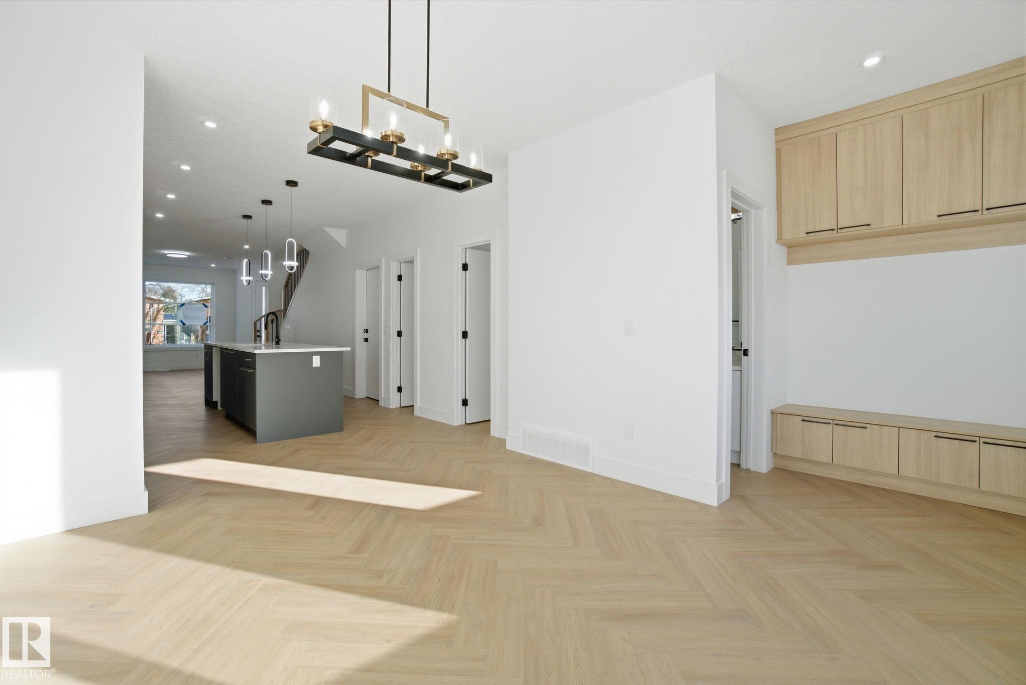 https://zimg.paragon.ice.com/ParagonImages/Property/PM/RAE/225399906/16/0/0/9f8d2a12c630fd7dae9646e913691038/1/270c3996e944e4d3abeefa843abb8427/225399906-0A811F2D-2BCB-4DA5-BC3F-87F101B3F04D.JPG