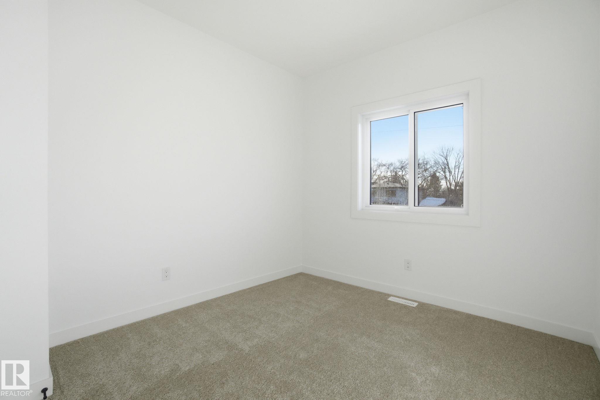 https://zimg.paragon.ice.com/ParagonImages/Property/PM/RAE/225399906/25/0/0/c666ae2d3db2bfbaa719049df4e4b734/1/270c3996e944e4d3abeefa843abb8427/225399906-D97CC644-6027-4297-A7FC-991F8212C370.JPG