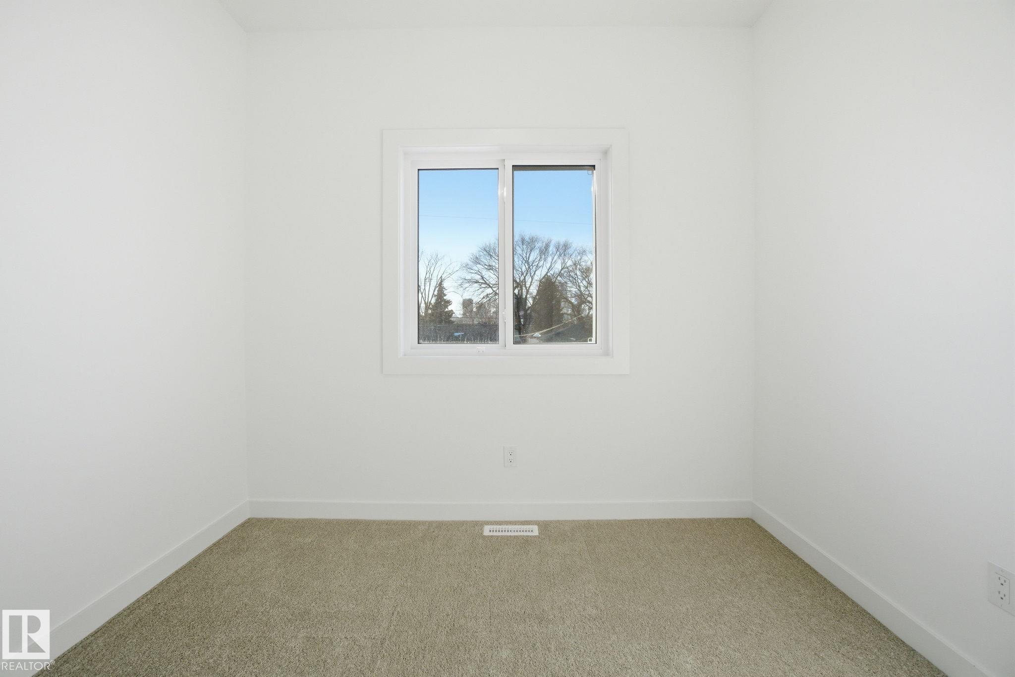 https://zimg.paragon.ice.com/ParagonImages/Property/PM/RAE/225399906/26/0/0/e6308d8c370dfa2bbd44c47cd9ebbc39/1/270c3996e944e4d3abeefa843abb8427/225399906-F09BCBF8-C8AB-46A8-901A-5678E5BF8D41.JPG