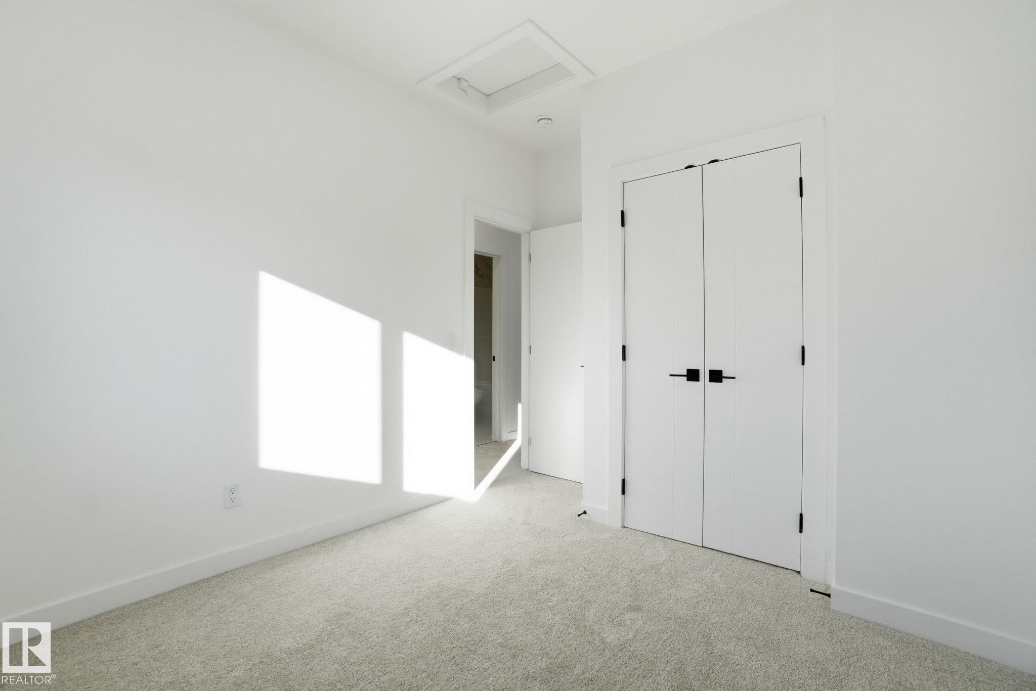 https://zimg.paragon.ice.com/ParagonImages/Property/PM/RAE/225399906/27/0/0/6a5c1441e0394d6ab1e85a288be78a35/1/270c3996e944e4d3abeefa843abb8427/225399906-9D0C0585-81A9-4F5B-82D1-39AF000977C2.JPG