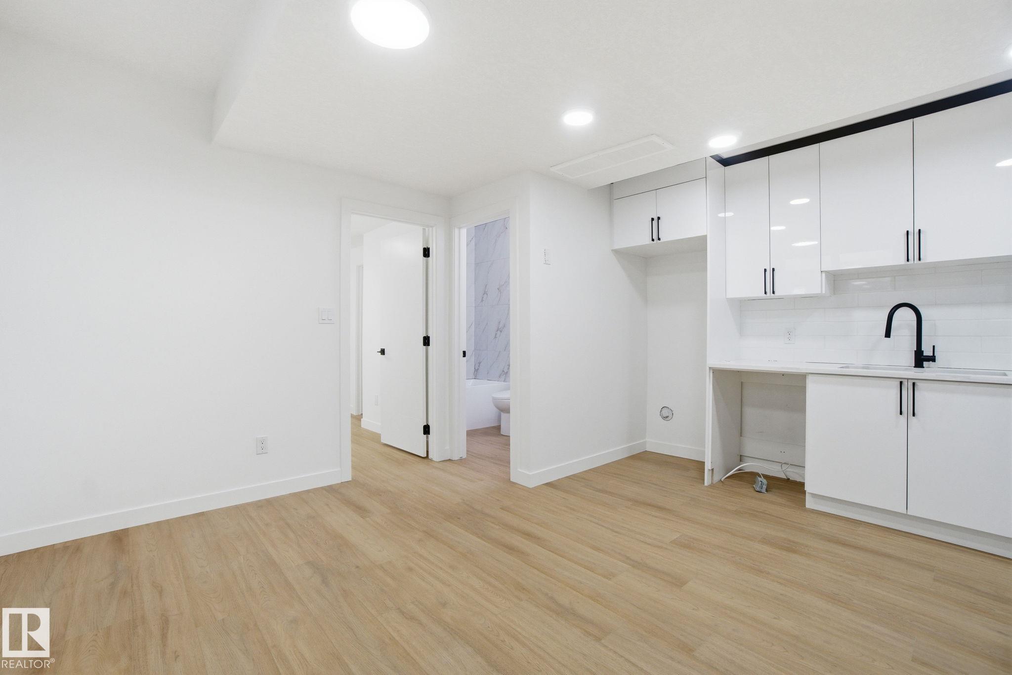 https://zimg.paragon.ice.com/ParagonImages/Property/PM/RAE/225399906/52/0/0/eea9fd97d0c0b73e16d7ecebcc7cb871/1/270c3996e944e4d3abeefa843abb8427/225399906-F097B54B-5574-4882-A97B-1323E07CBE86.JPG