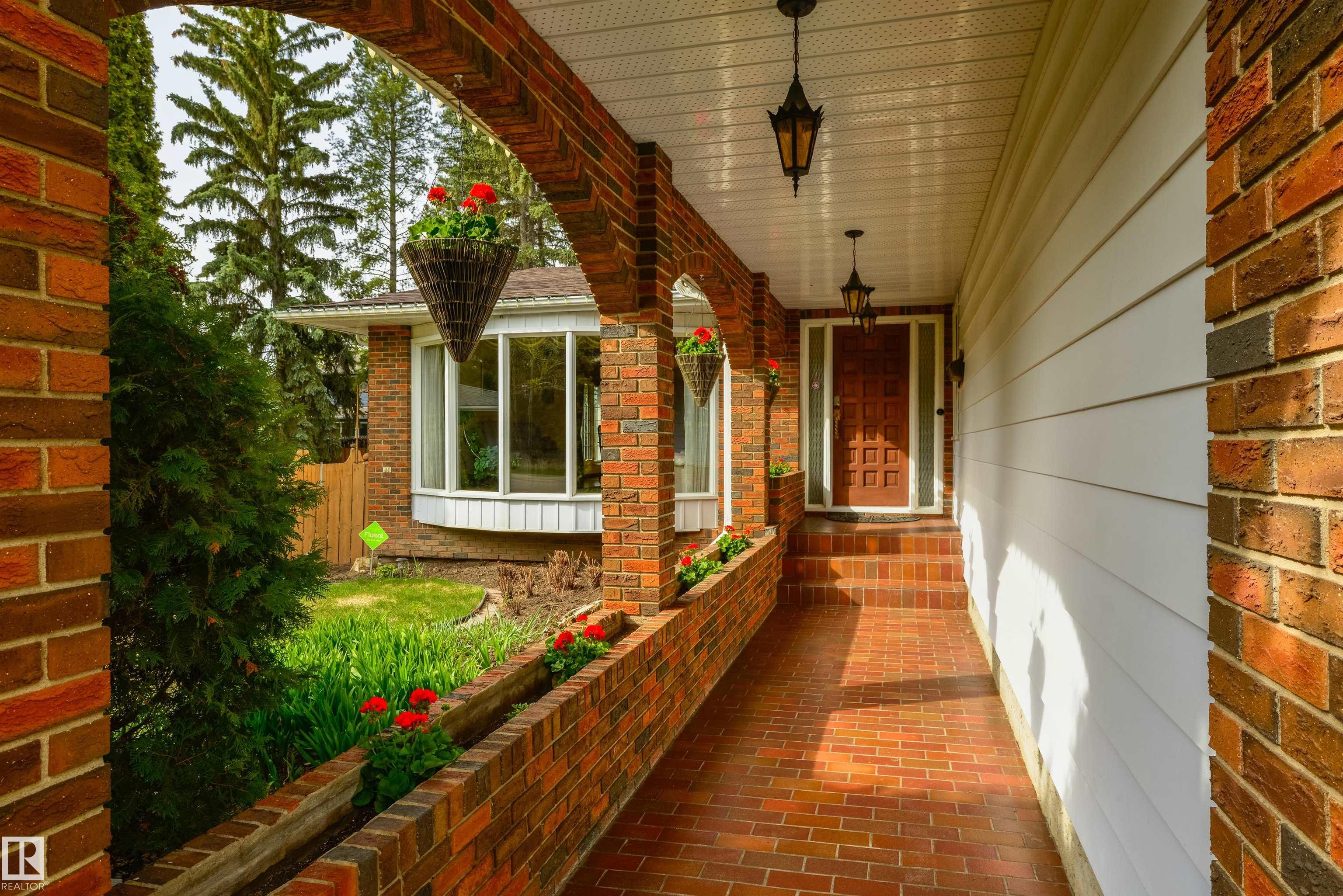 Picture for 206 WOLF WILLOW CR NW