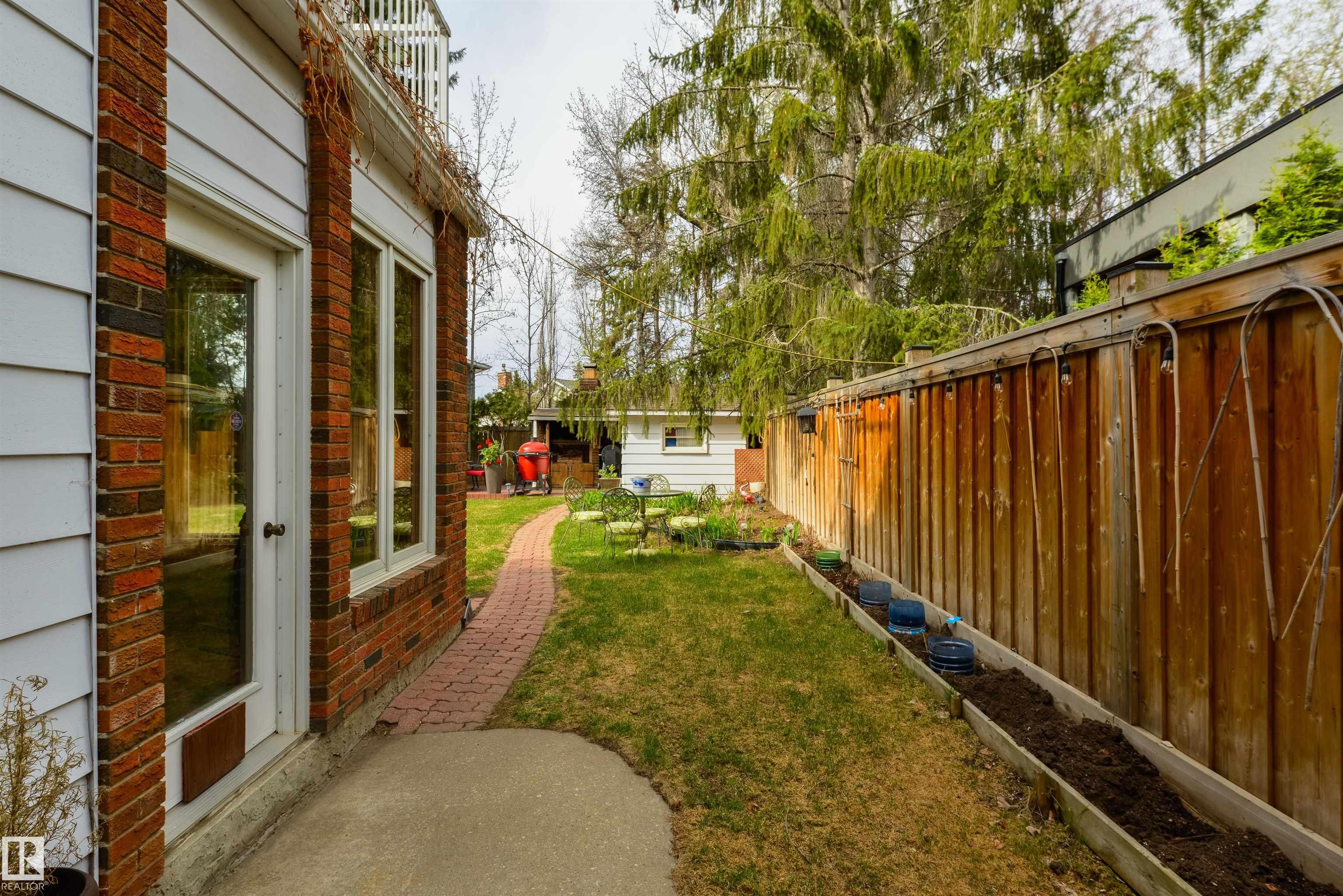 Picture for 206 WOLF WILLOW CR NW