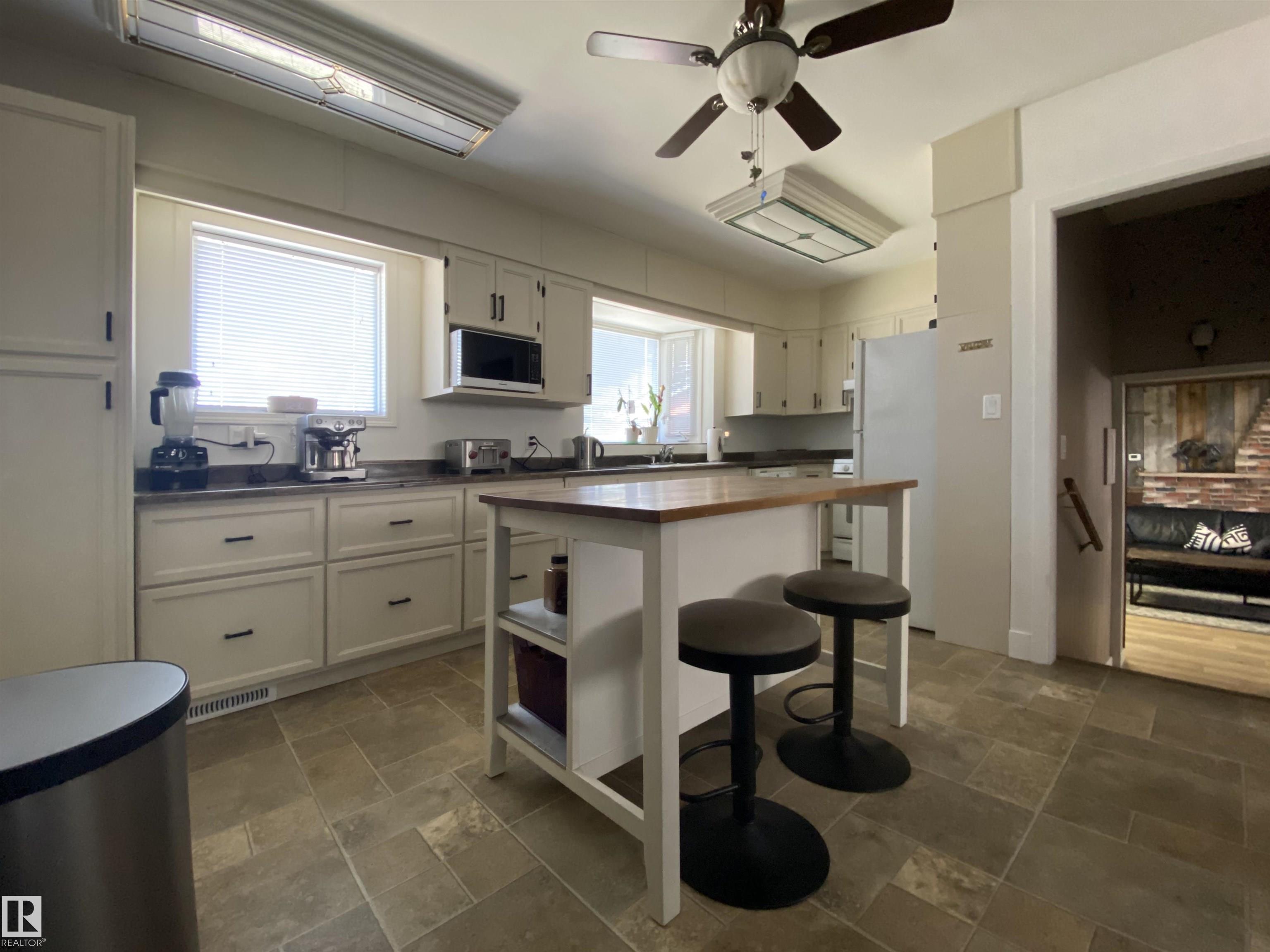Photo 11 at 12137 50 Street NW, Beacon Heights, Edmonton