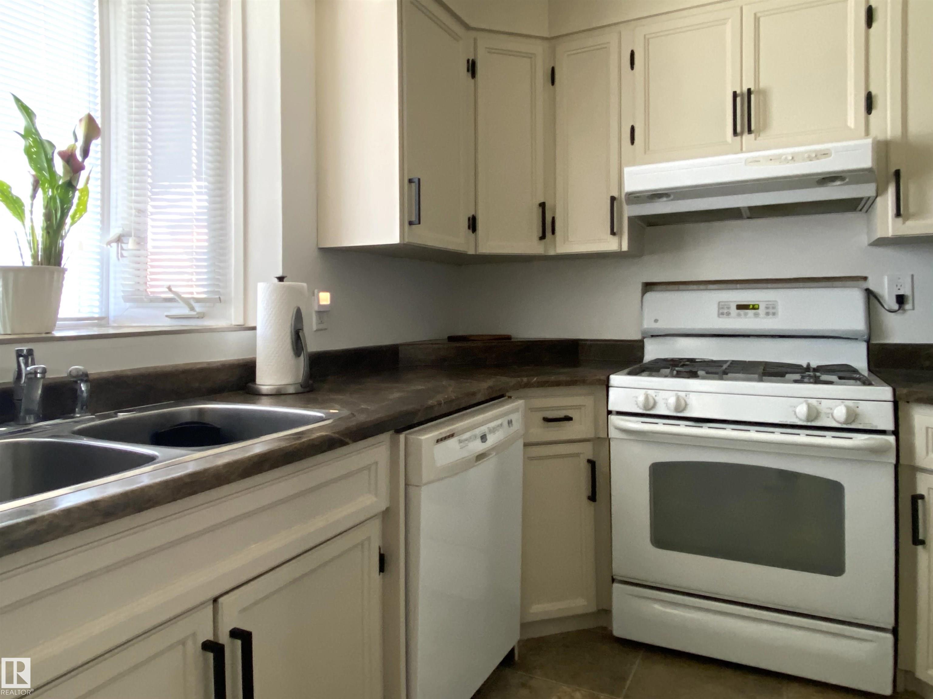 Photo 12 at 12137 50 Street NW, Beacon Heights, Edmonton
