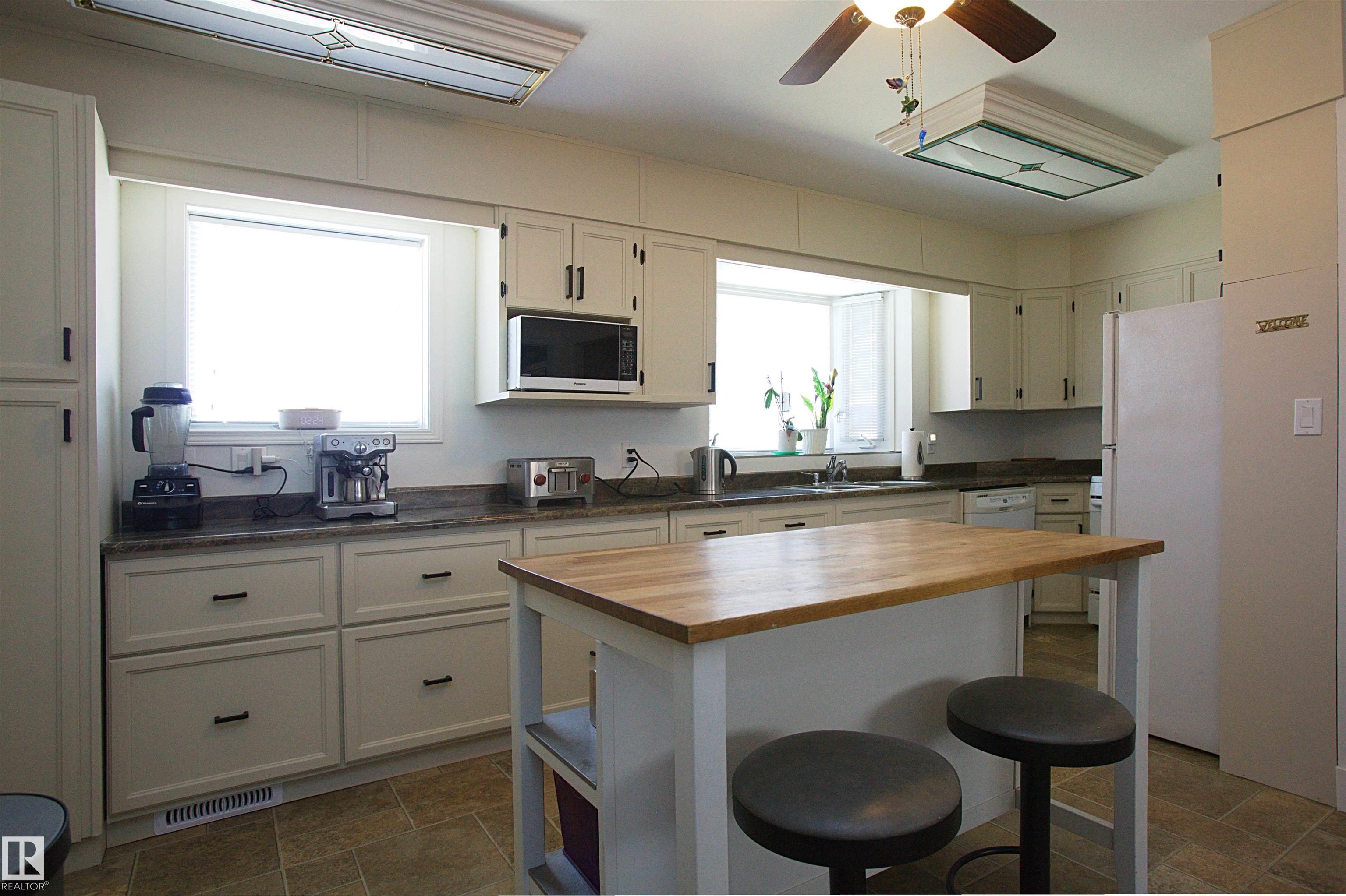 Photo 9 at 12137 50 Street NW, Beacon Heights, Edmonton