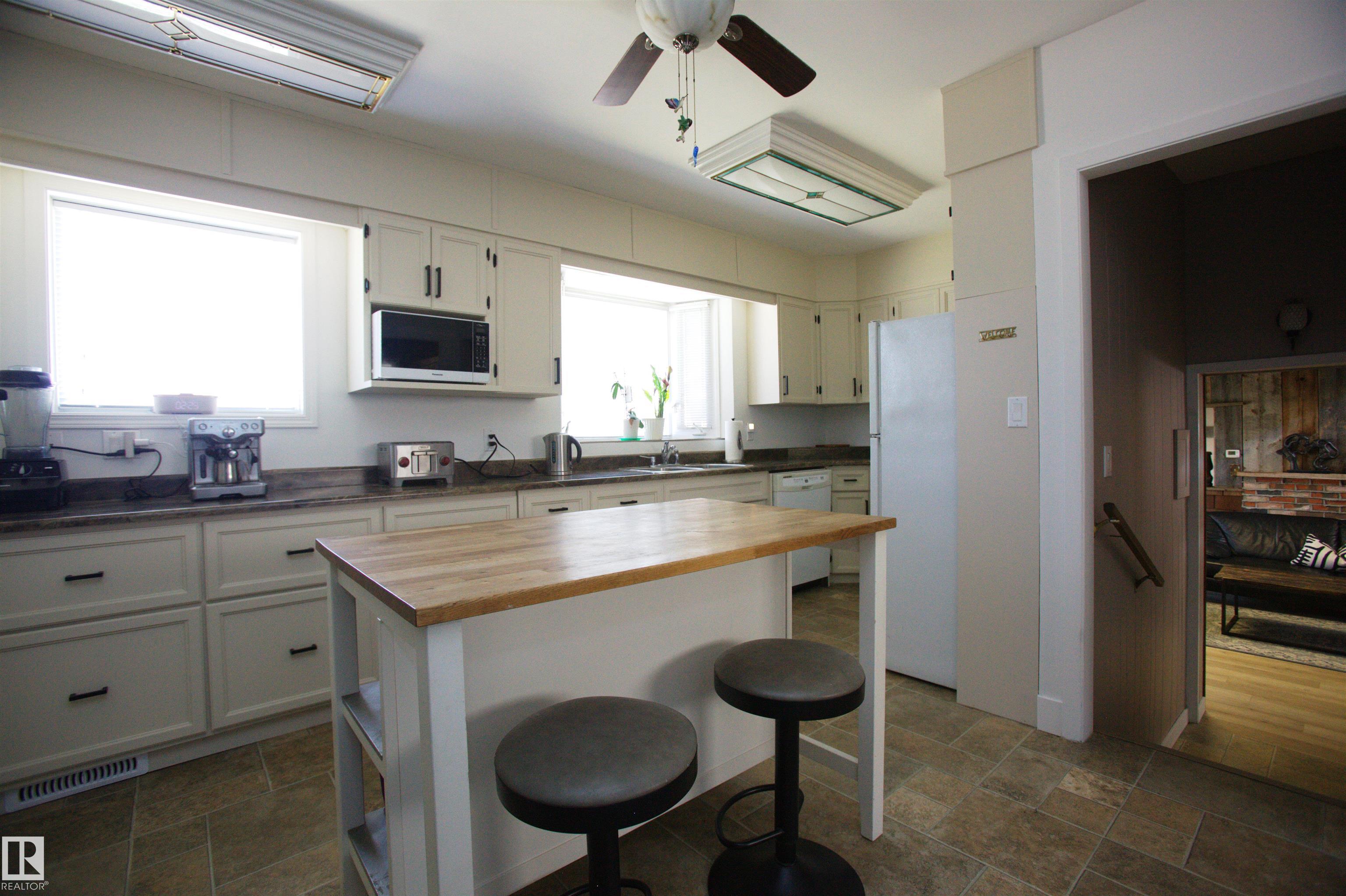 Photo 10 at 12137 50 Street NW, Beacon Heights, Edmonton