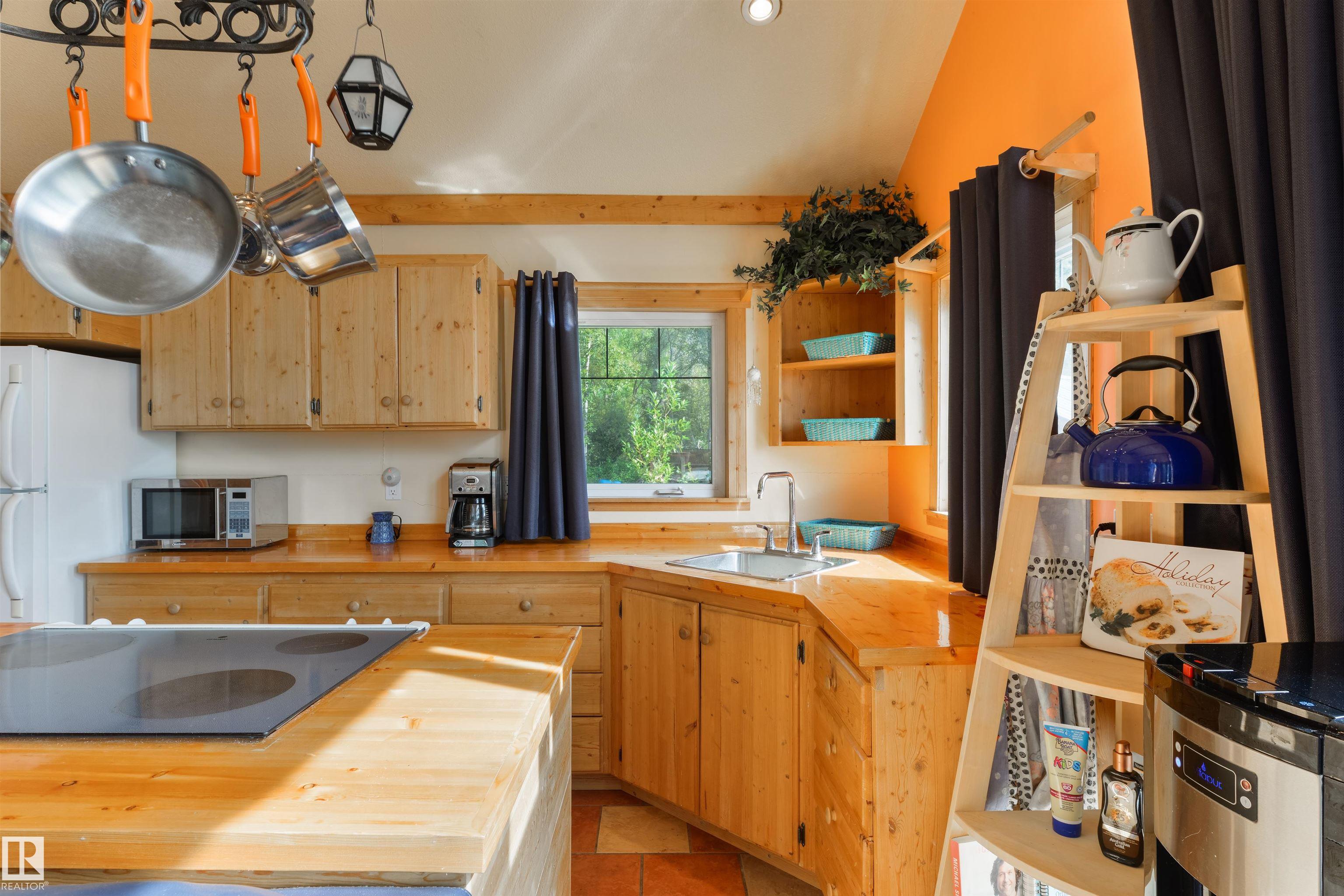 Photo 12 at 113 Bayview Drive, Lakeview, Rural Parkland County