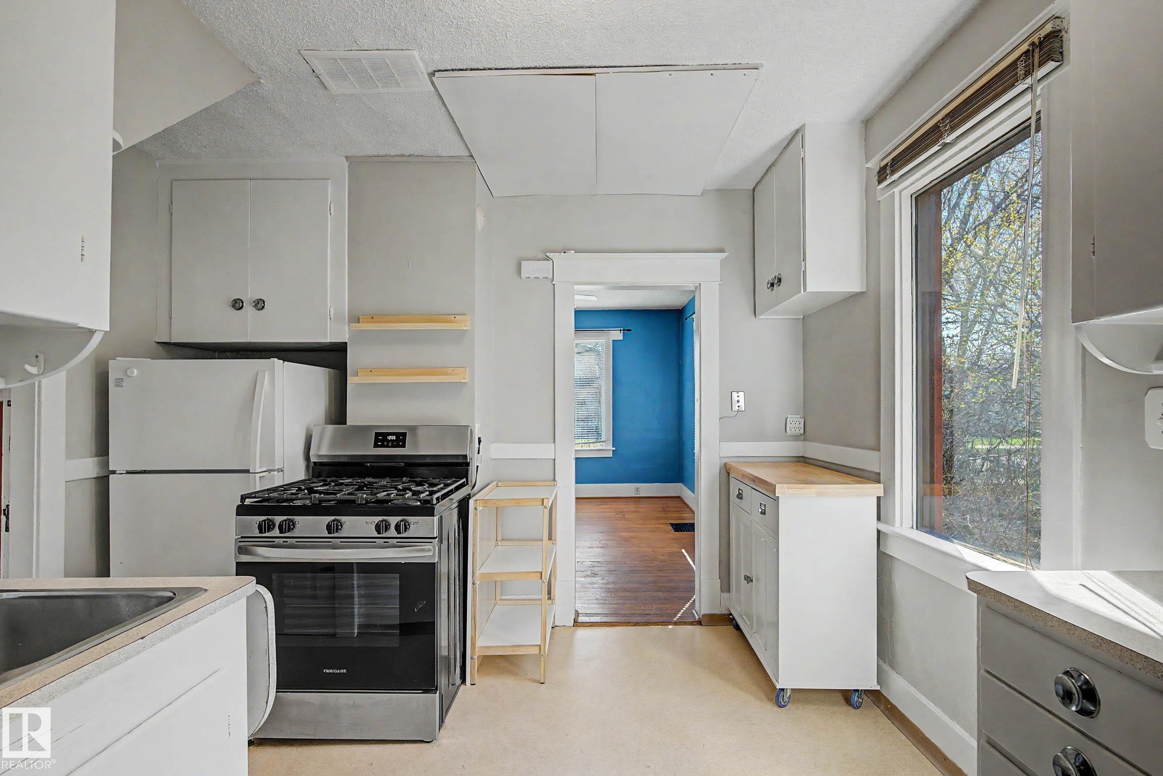https://zimg.paragon.ice.com/ParagonImages/Property/PM/RAE/225399926/15/0/0/29b24318553e7a301c67929d1067bba8/1/40a4951ec8f57a604b16f1cefec69854/225399926-248d210c-63db-483a-8f6b-52d2783ab1f3.JPG