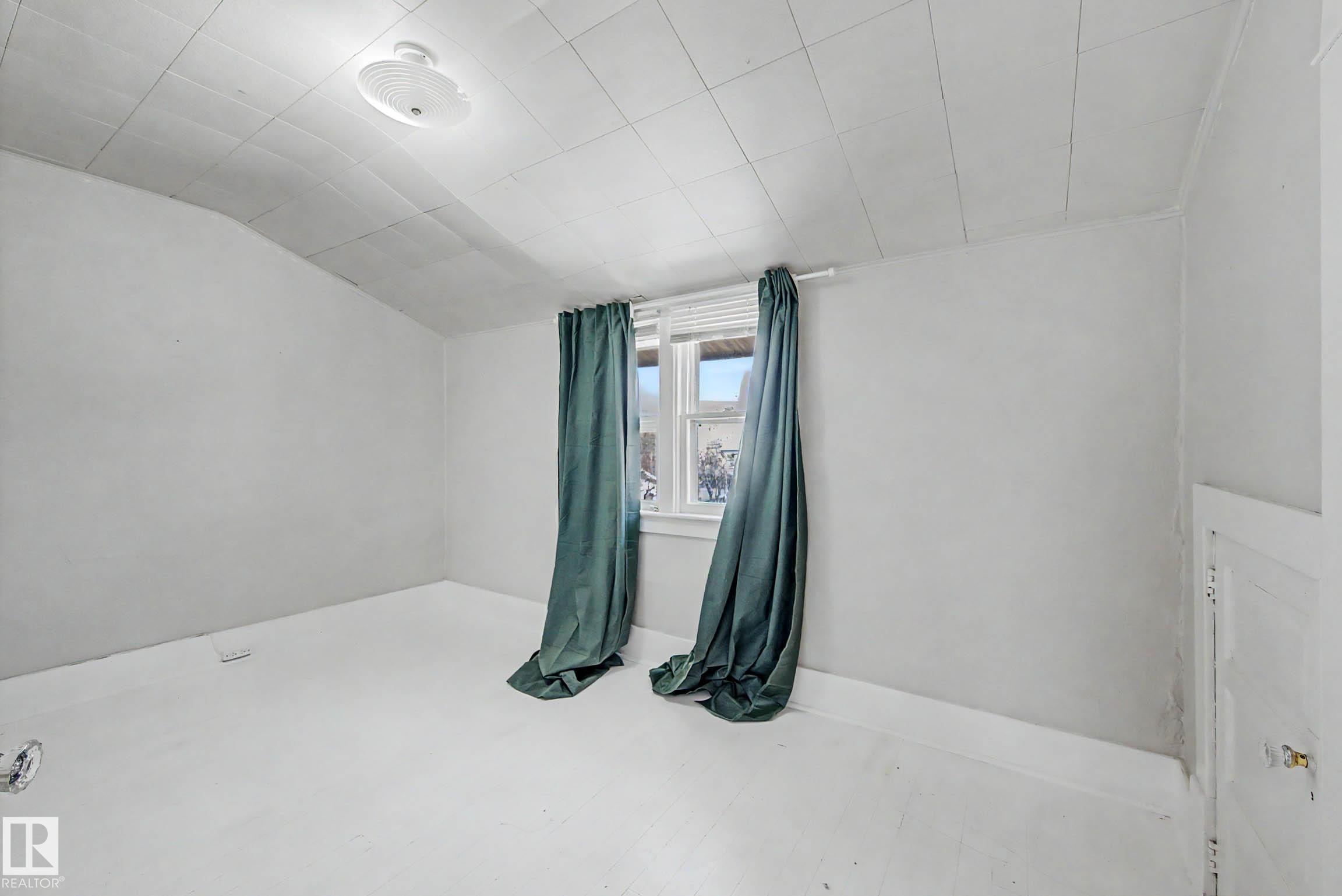 https://zimg.paragon.ice.com/ParagonImages/Property/PM/RAE/225399926/24/0/0/bd773a91092bd35e76f1a8d0f23d2acb/1/40a4951ec8f57a604b16f1cefec69854/225399926-bc3ef699-0e65-485f-af03-7cb7f73cdef7.JPG