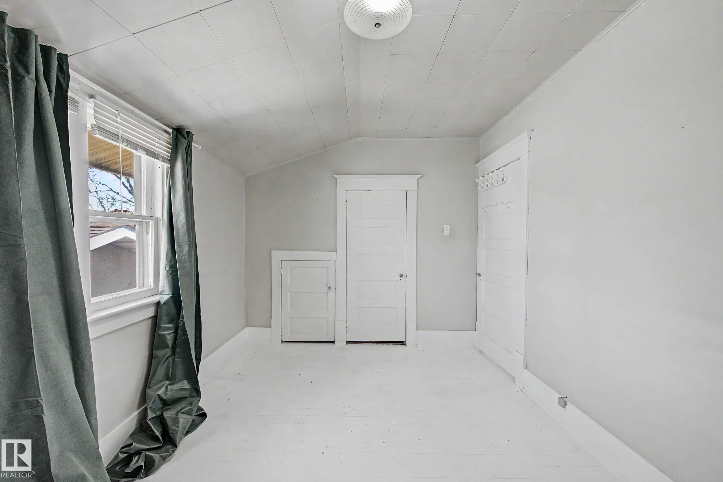 https://zimg.paragon.ice.com/ParagonImages/Property/PM/RAE/225399926/25/0/0/22778e59d3d8b68d4d5c65fb89a0a356/1/40a4951ec8f57a604b16f1cefec69854/225399926-1d8f5a98-f47a-493f-96ce-8ccb71c90721.JPG