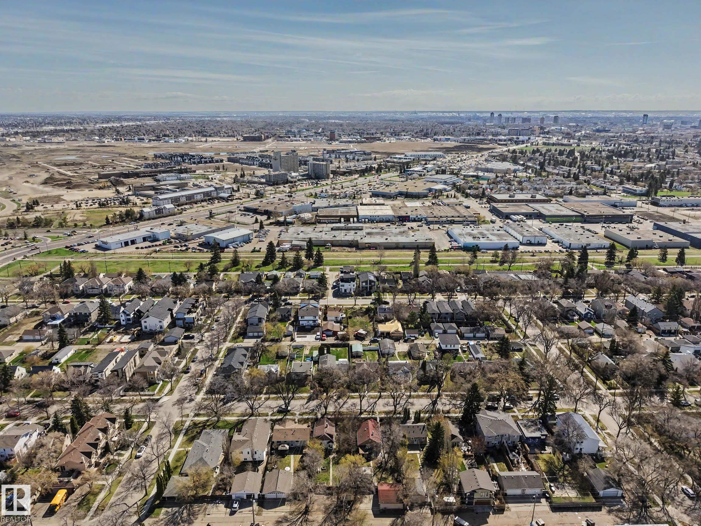 https://zimg.paragon.ice.com/ParagonImages/Property/PM/RAE/225399926/42/0/0/2c5d13c5cd19dea4adff3350dca0ef54/1/40a4951ec8f57a604b16f1cefec69854/225399926-bc2748f4-3bfa-4509-af05-35effb95fcc2.JPG
