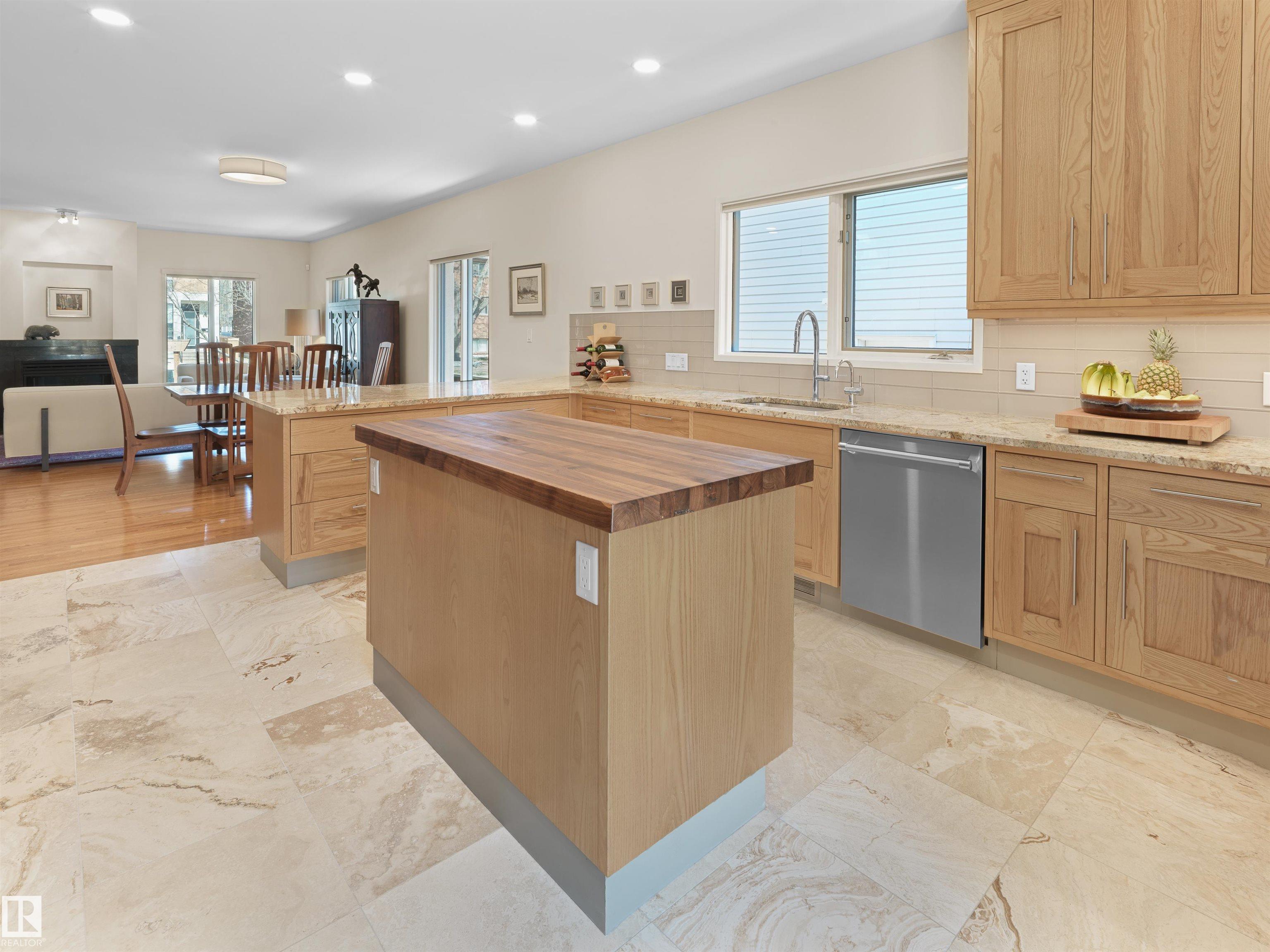 https://zimg.paragon.ice.com/ParagonImages/Property/PM/RAE/225399932/8/0/0/7600db9392a7575931e6623c89645bc7/1/a7aec53e916f3cd5400bd946fc582c52/225399932-11a6b329-b799-4754-b3b0-7bd7e66e3f60.JPG