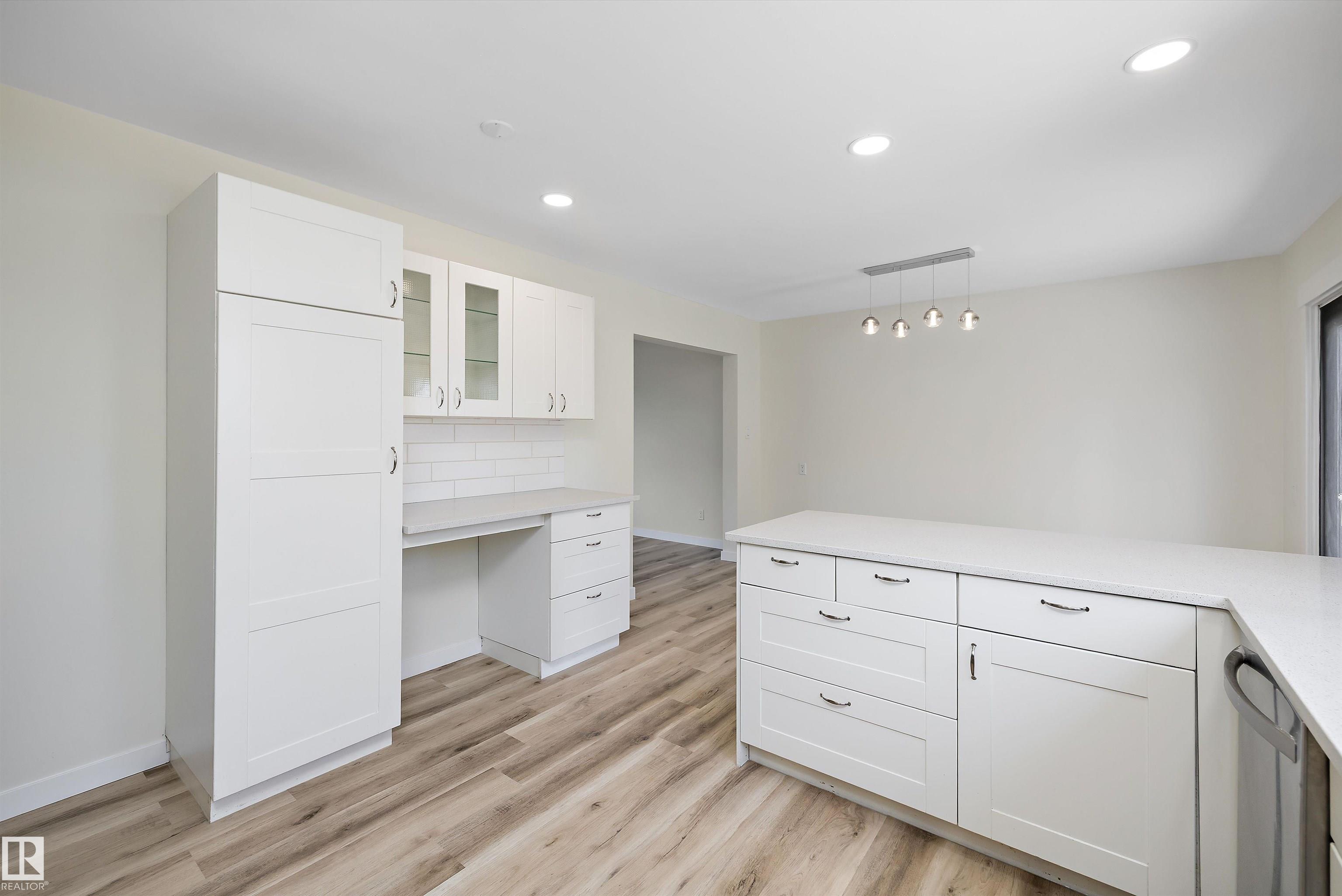 https://zimg.paragon.ice.com/ParagonImages/Property/PM/RAE/225399938/21/0/0/257c010fb3a8738238f4e762645fddbf/1/22e03ead17b2e13c8139ddd28b872904/225399938-4c70dd24-33bb-4f45-8d72-42ca6721a18c.JPG